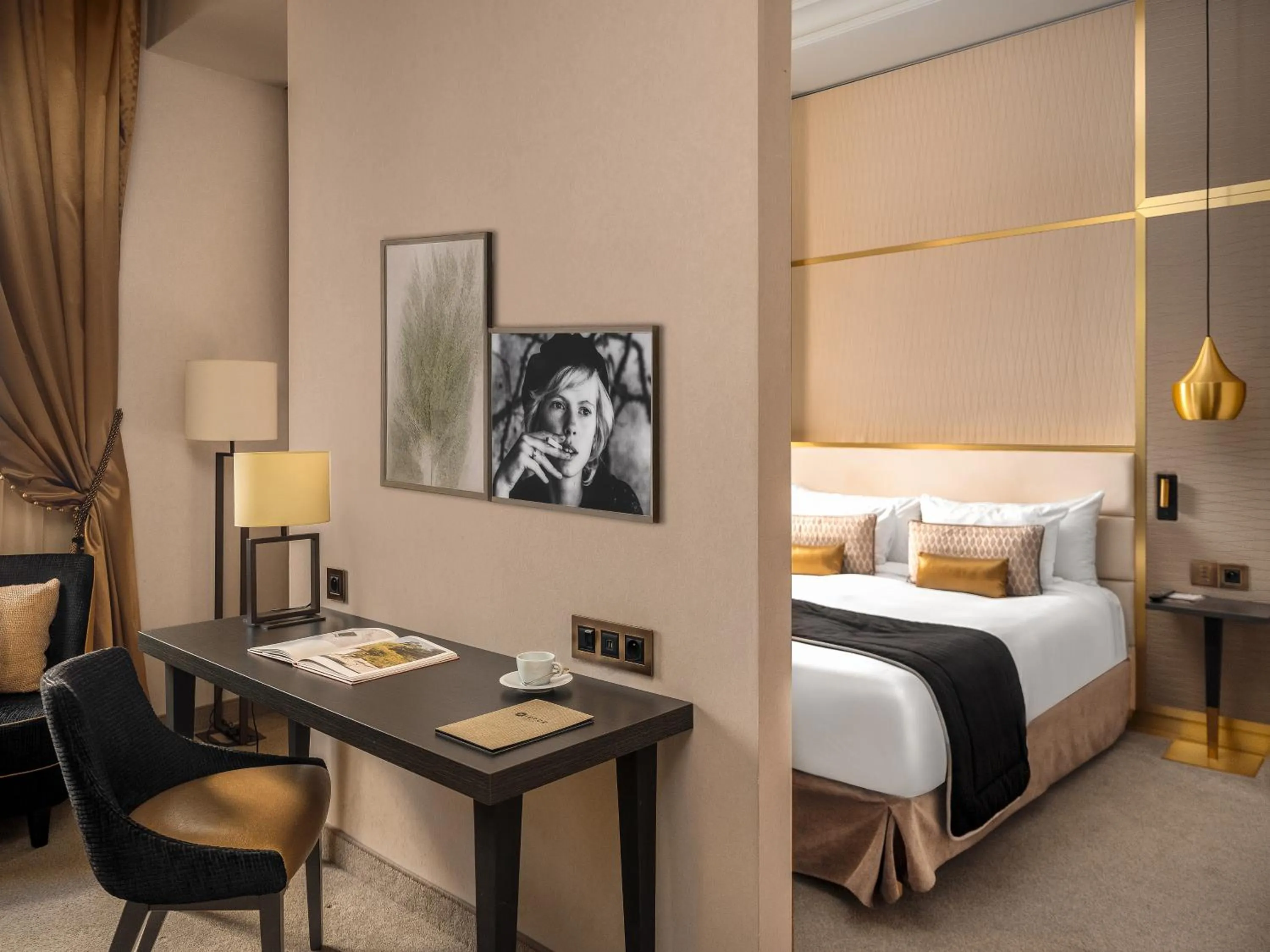 Privilege King Room in Niepce Paris, Curio Collection By Hilton