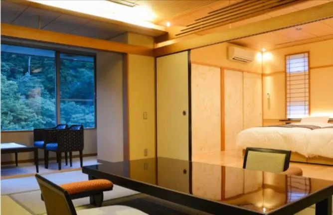 Deluxe Modern Twin Japanese Style Room with Private Bathroom - Meals service in room in Arima Onsen Gekkoen Korokan
