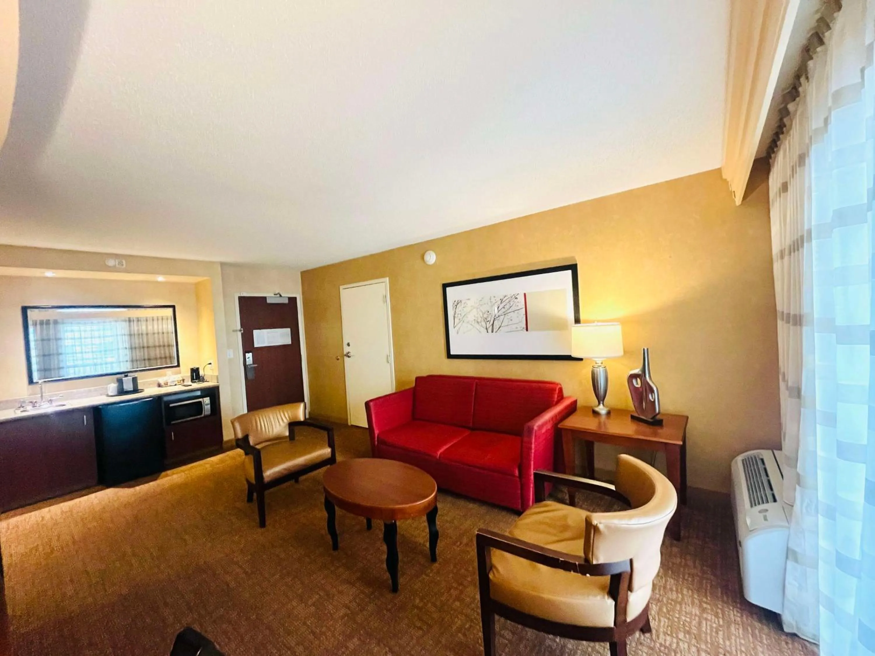 1 Bedroom Suite with 1 King Bed in Courtyard by Marriott Junction City