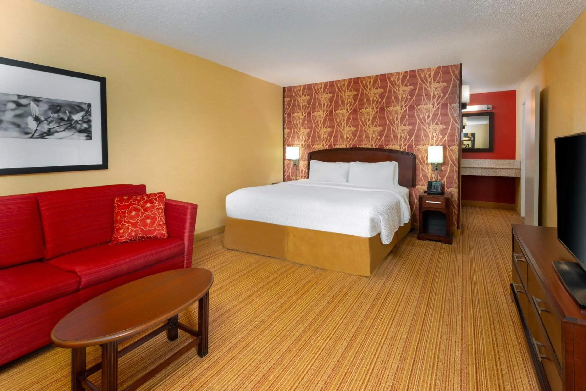 King Balcony Room in Courtyard by Marriott Junction City