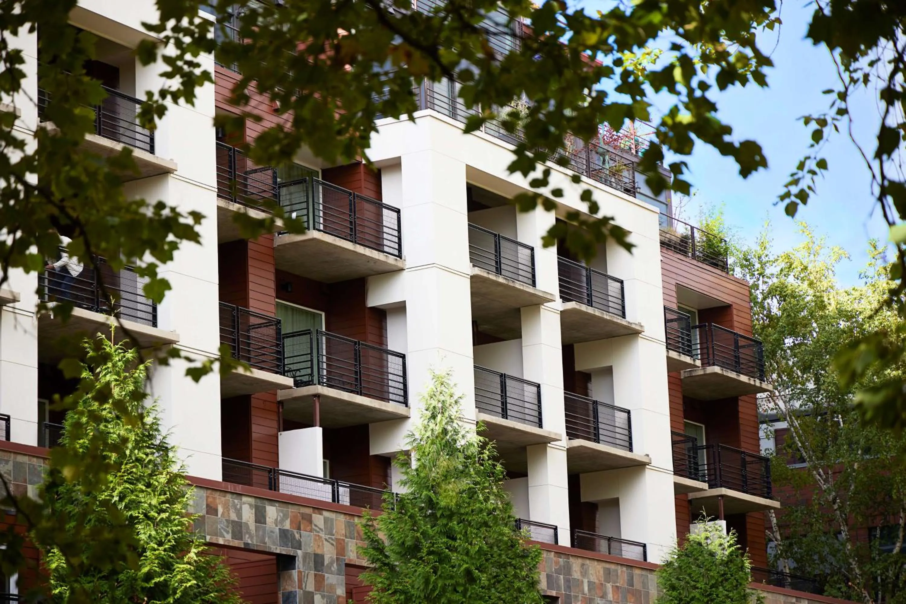 King Room with Sofa Bed and Balcony - River View in River's Edge Hotel Portland, Tapestry Collection by Hilton