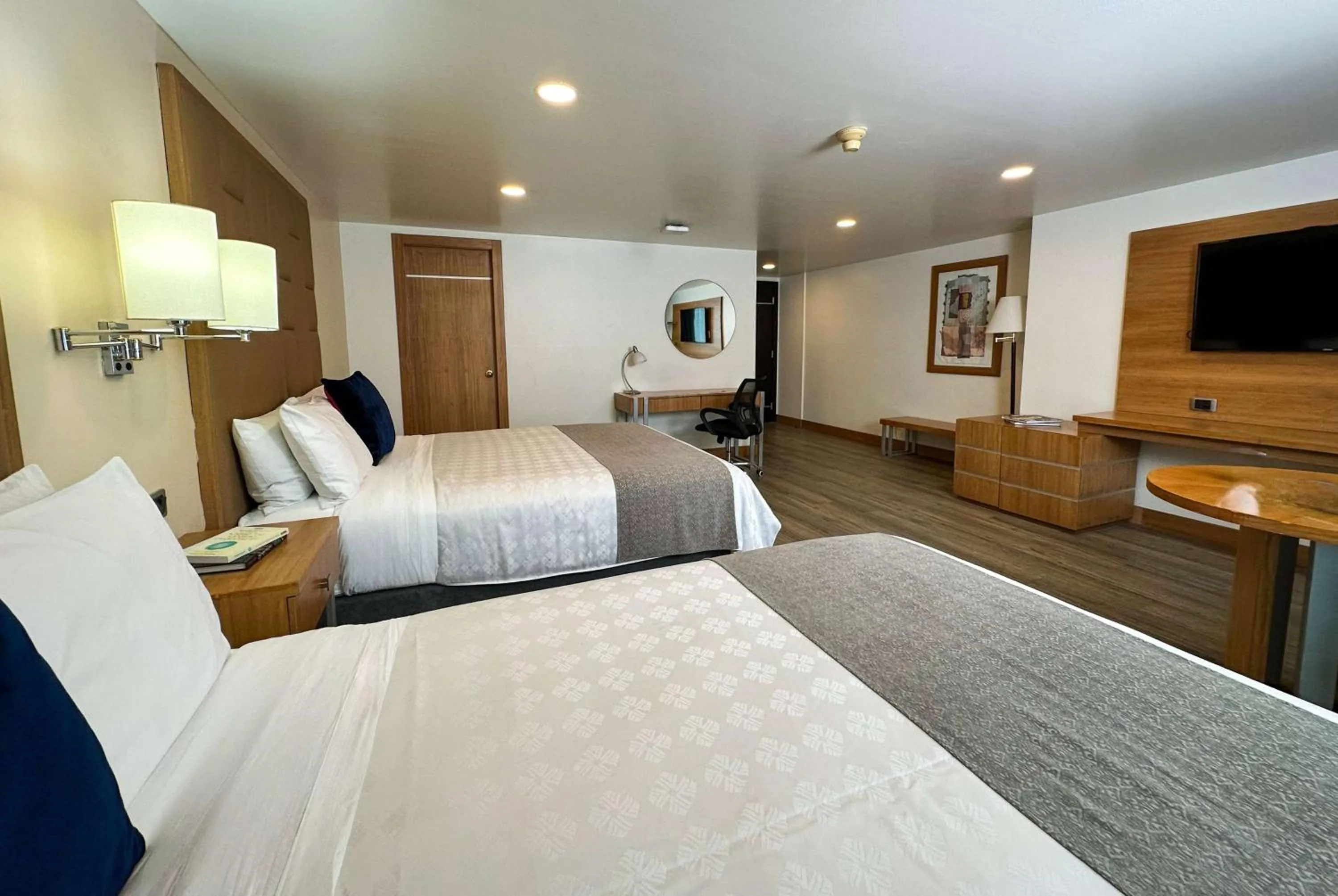 Junior Suite with Two Queen Beds - Non-Smoking in Wyndham Garden Quito