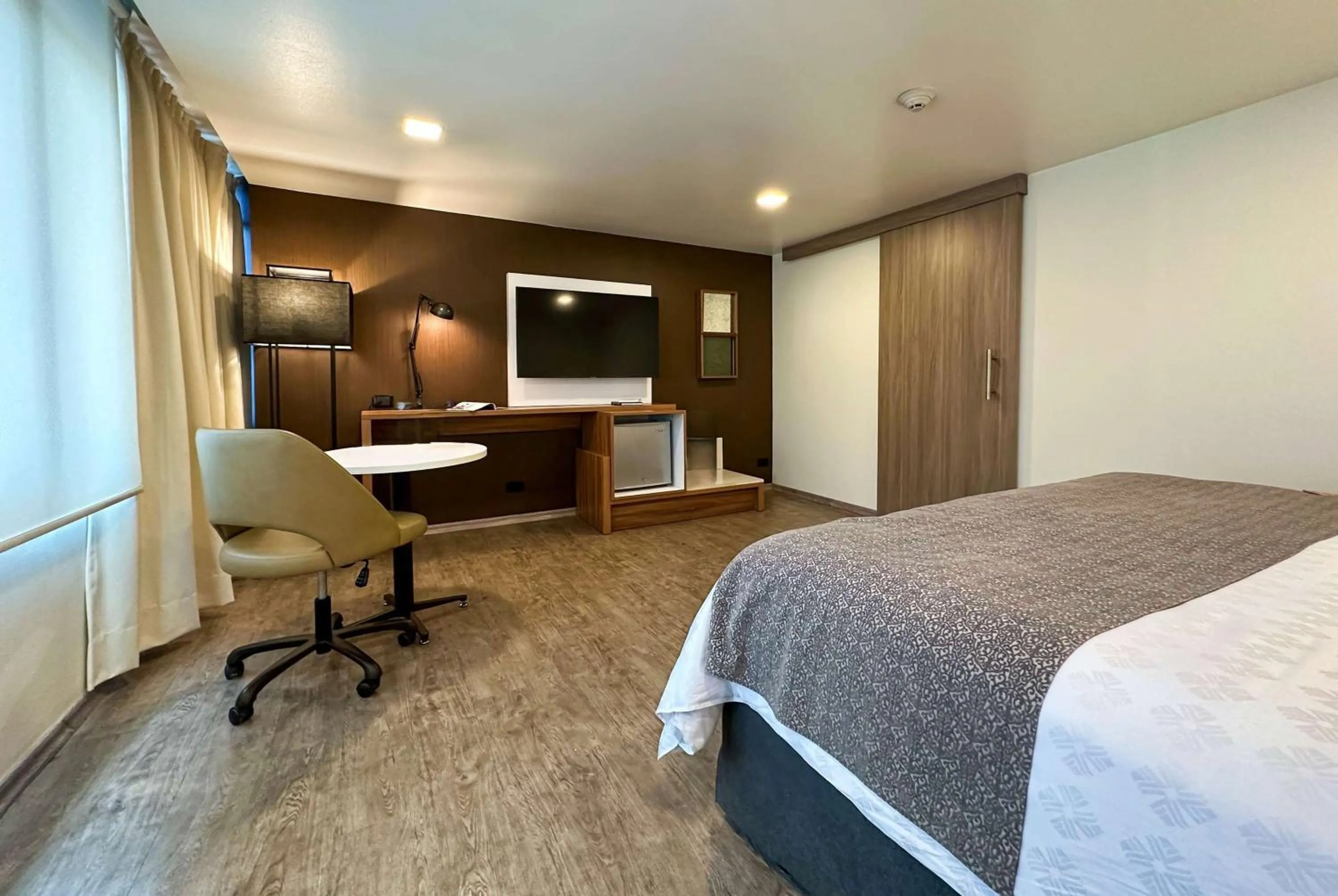 Queen Room - Non-Smoking in Wyndham Garden Quito