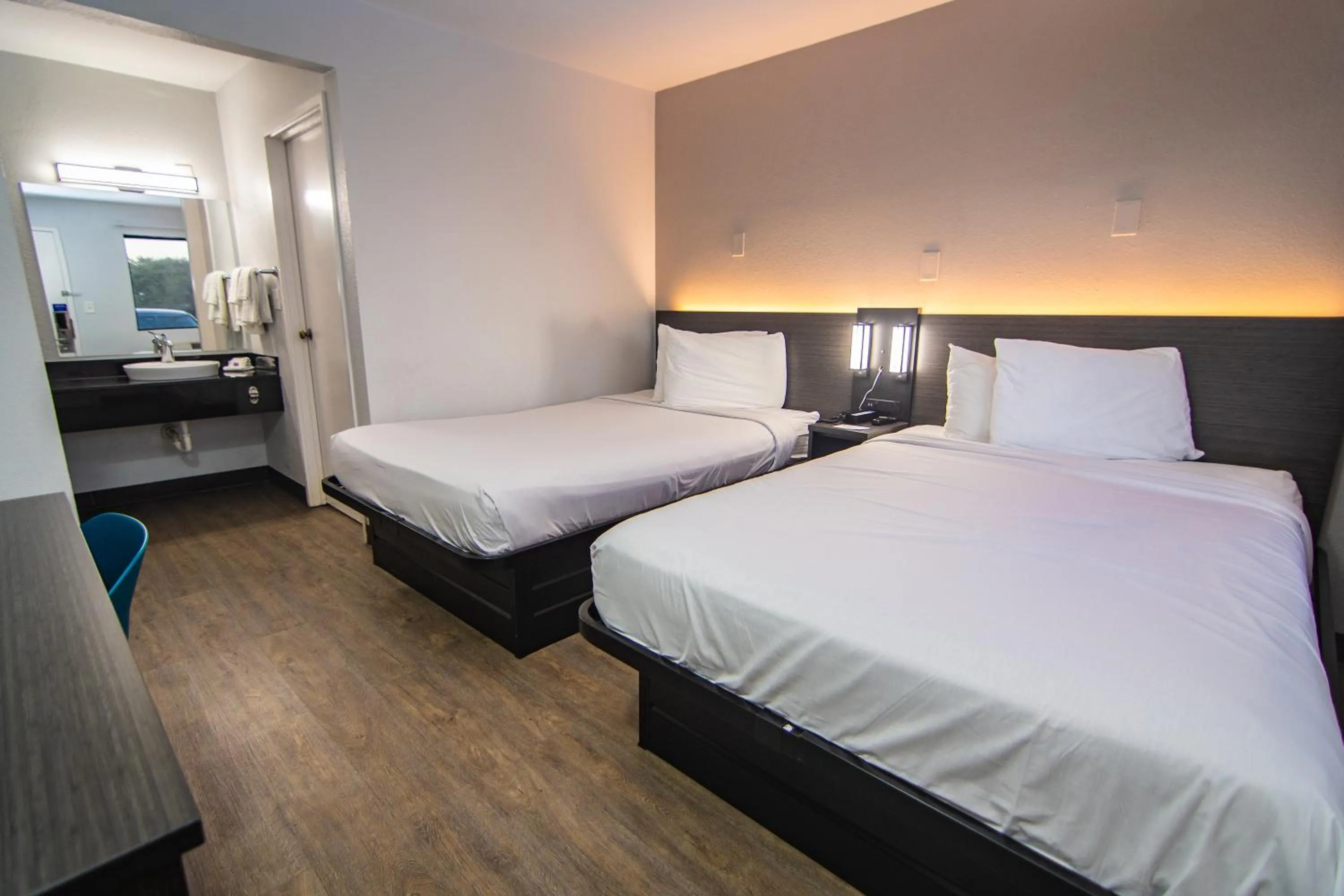 Quadruple Room in Motel 6-Lakeland, FL