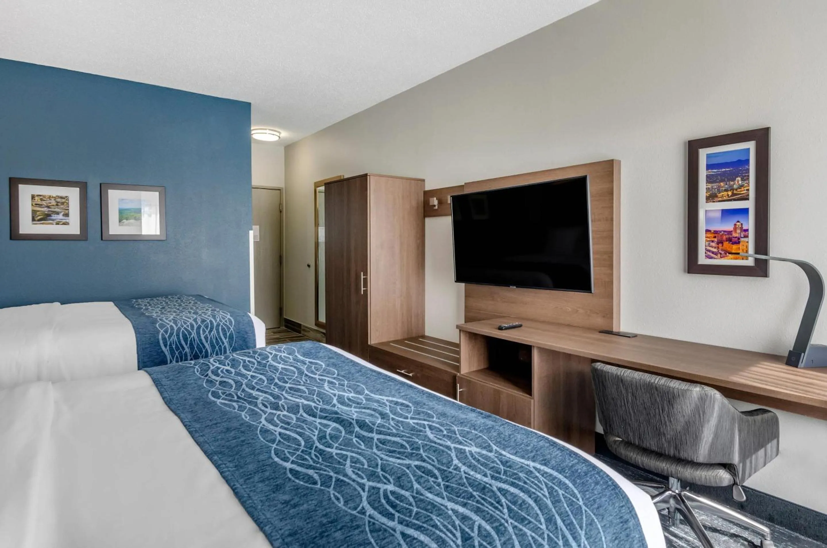 Queen Room with Two Queen Beds - Non-Smoking in Comfort Inn & Suites Troutville-Roanoke North