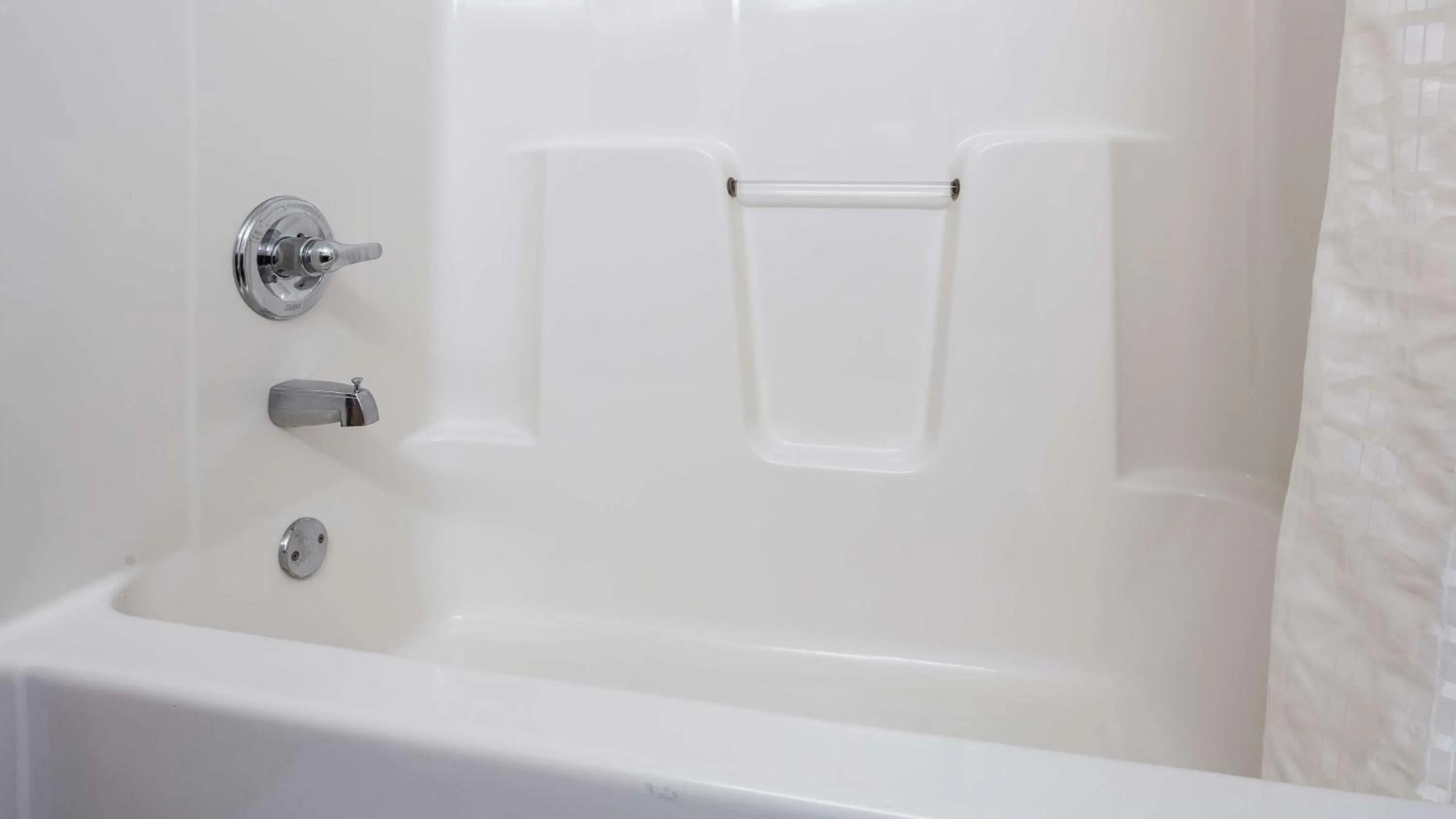 Standard King Room in Spark By Hilton Oak Forest I-57