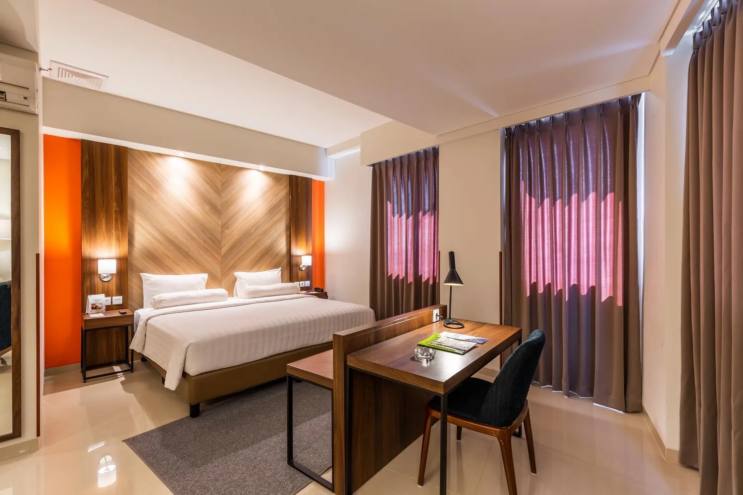 Suite with City View in Great Diponegoro Hotel Surabaya