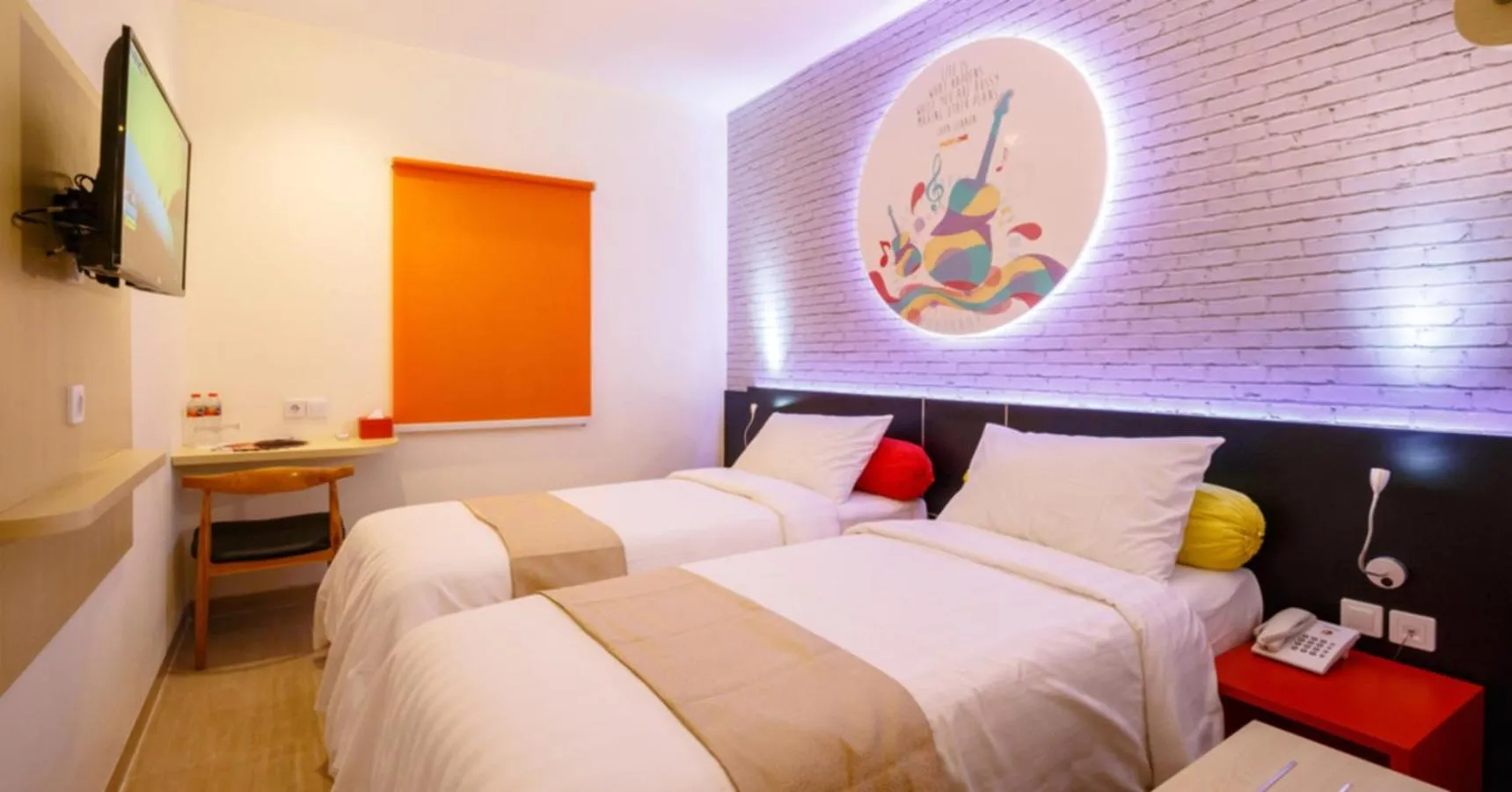 Superior Twin Room in Front One Inn Muntilan