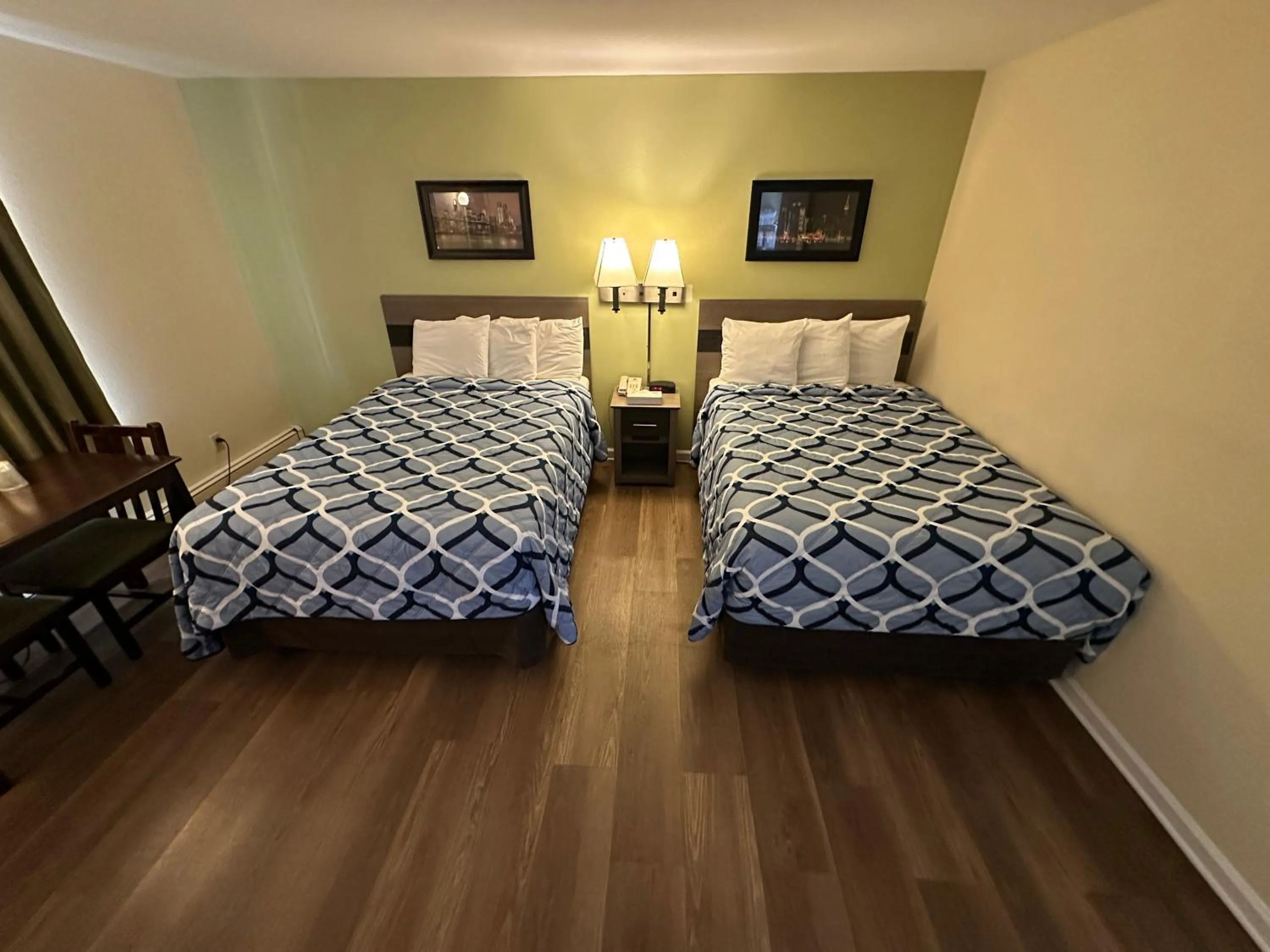 Double Room with Two Double Beds in Sea Girt Lodge