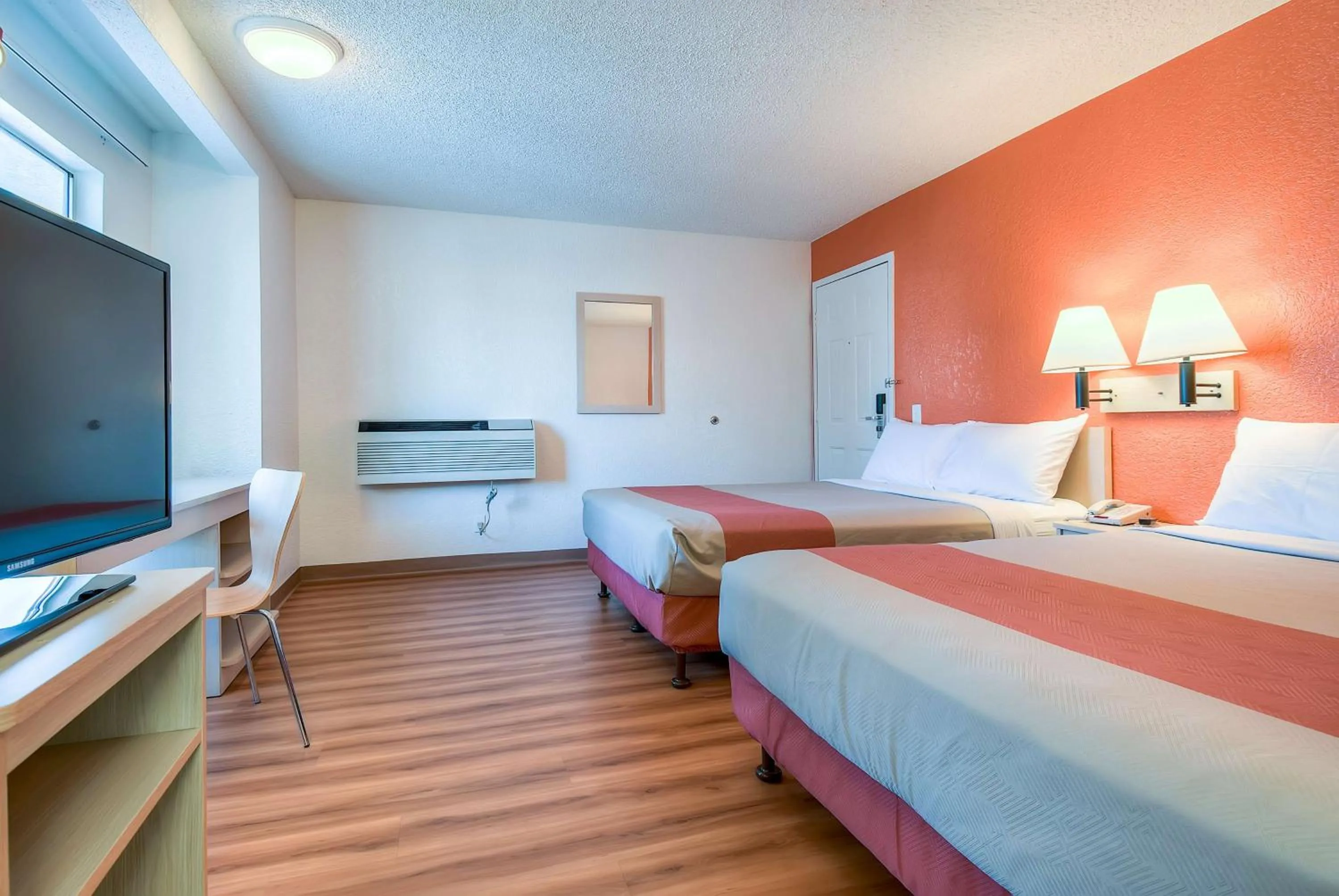 Quadruple Room in Motel 6-Rowland Heights, CA - Los Angeles - Pomona