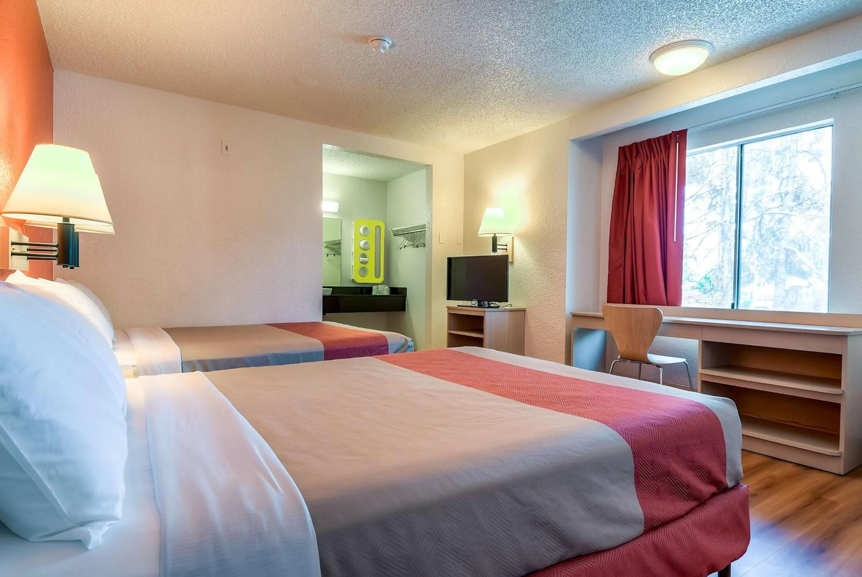 Deluxe Quadruple Room in Motel 6-Rowland Heights, CA - Los Angeles - Pomona