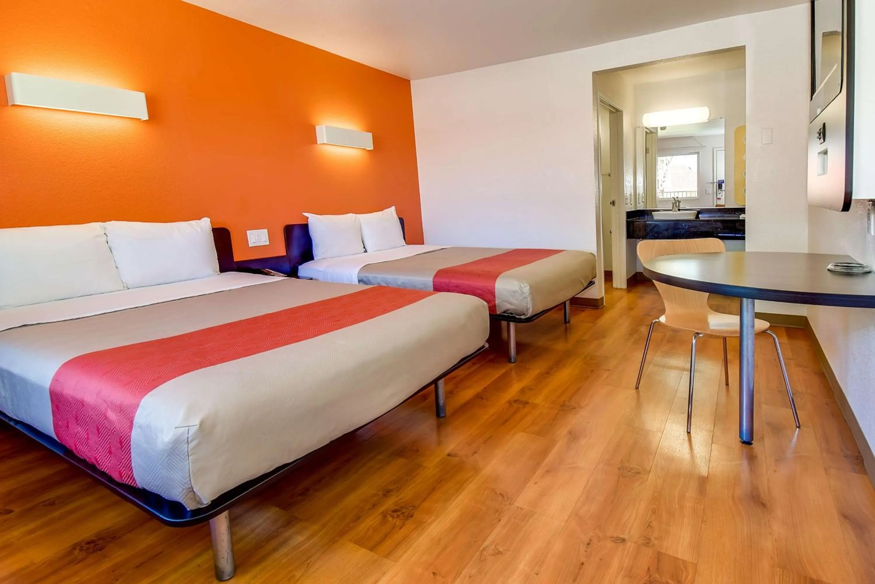 Quadruple Room - single occupancy - Smoking in Motel 6-Riverside, CA - South