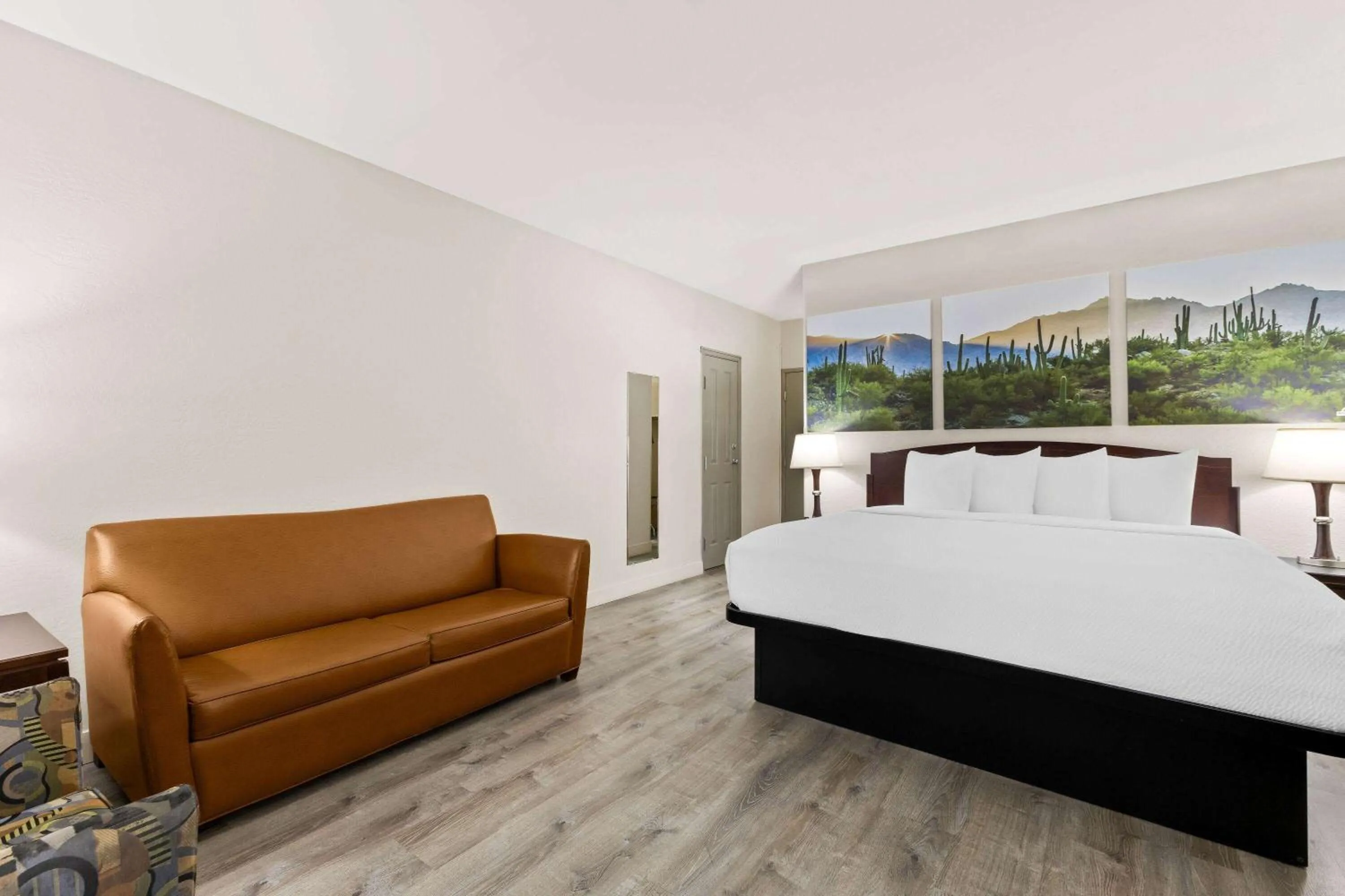 King Room - Non-Smoking (Pets Allowed) in Days Inn & Suites by Wyndham Mesa Near Phoenix