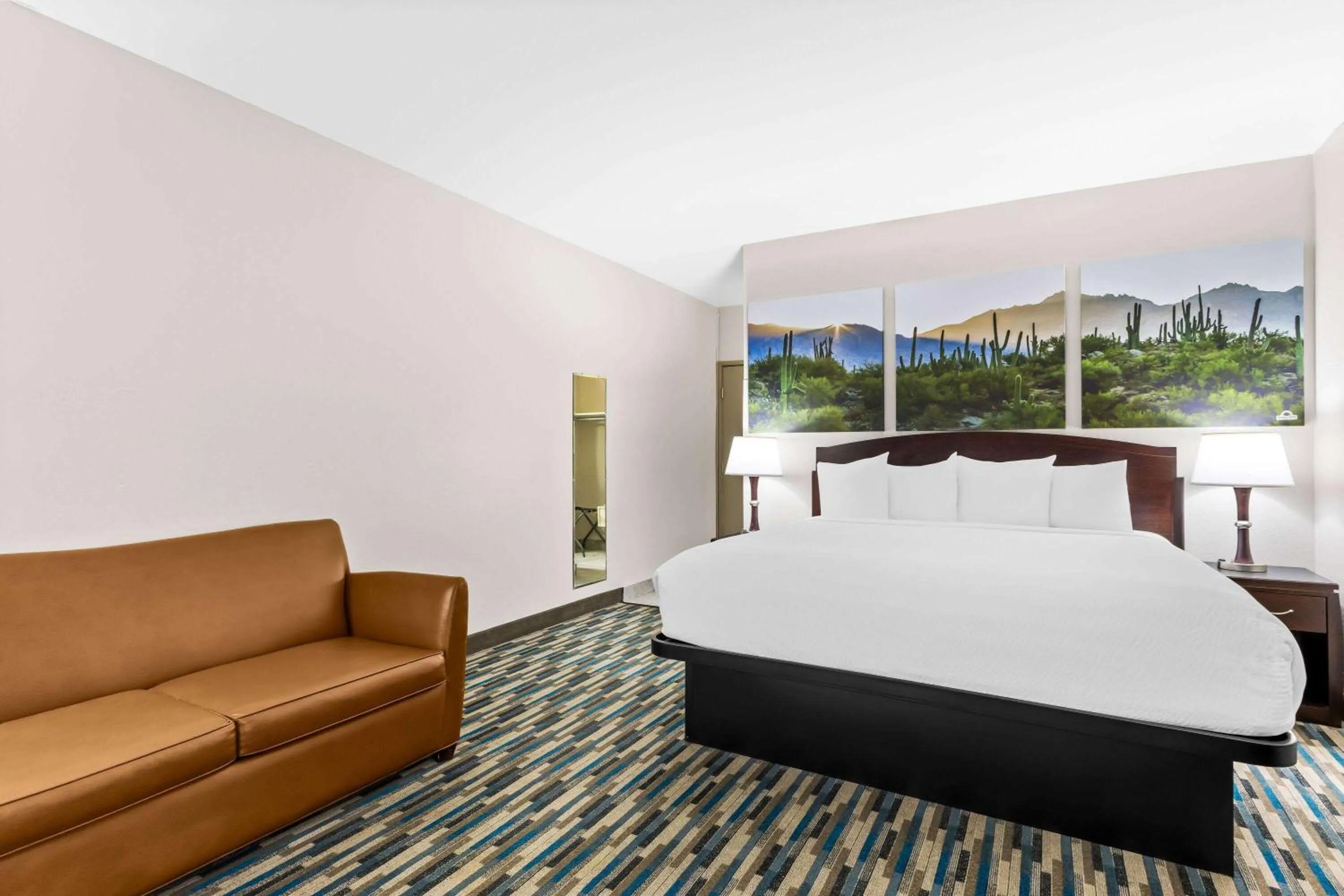 King Room - Poolside/Non-Smoking (No Pets Allowed) in Days Inn & Suites by Wyndham Mesa Near Phoenix