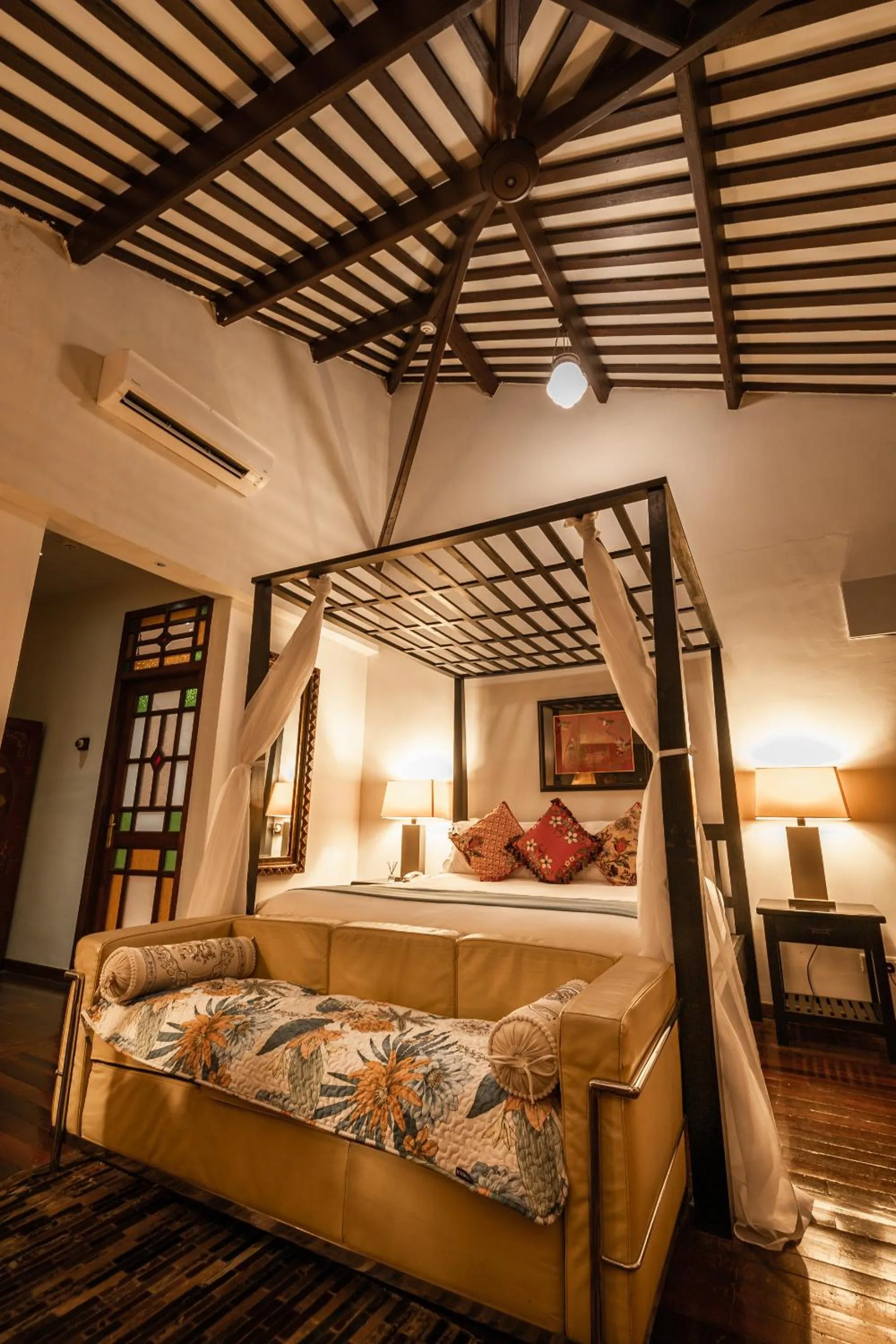 Hutton Deluxe King Room with Jacuzzi in Hotel Penaga