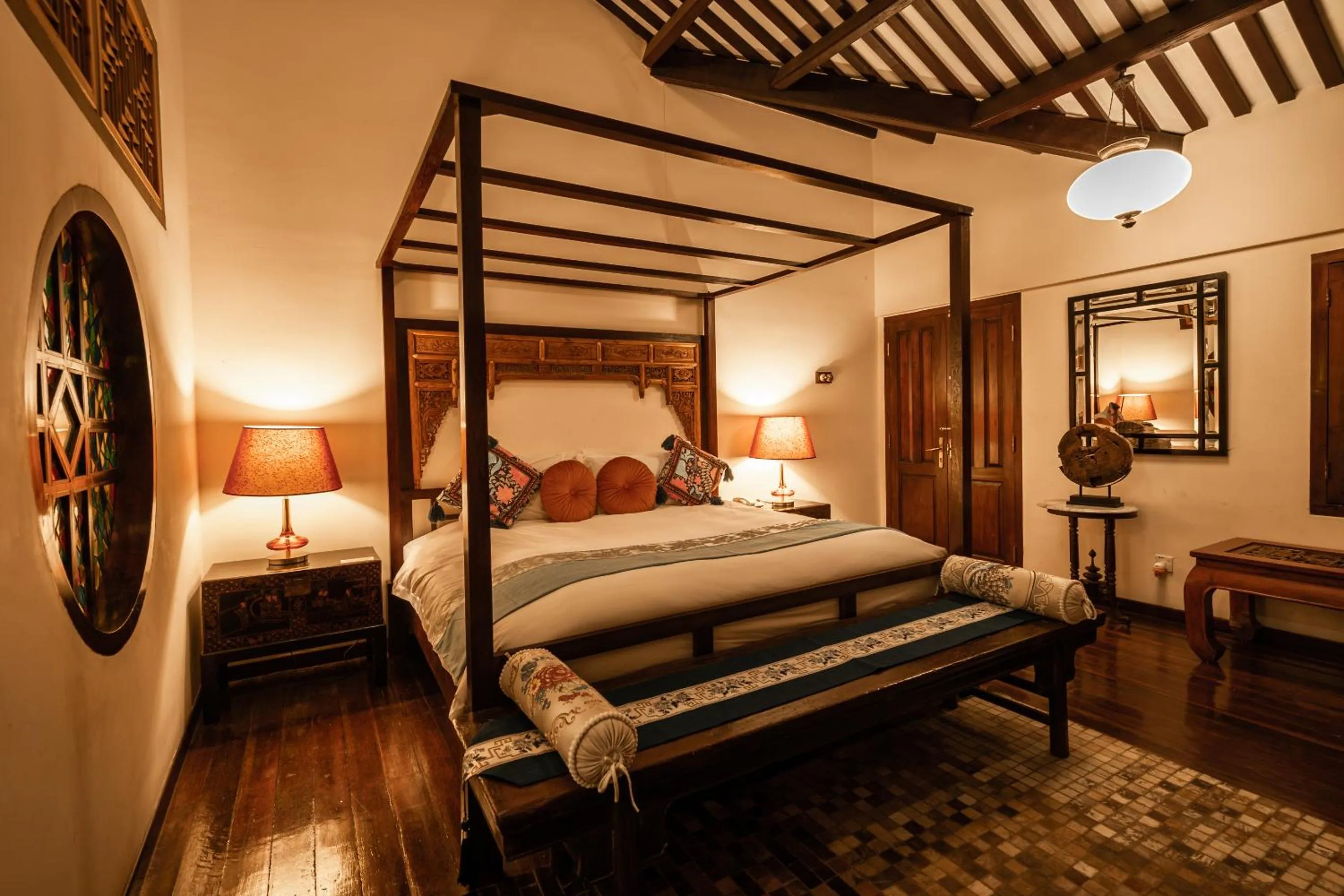 Transfer One-Bedroom Suite with Jacuzzi and Balcony in Hotel Penaga