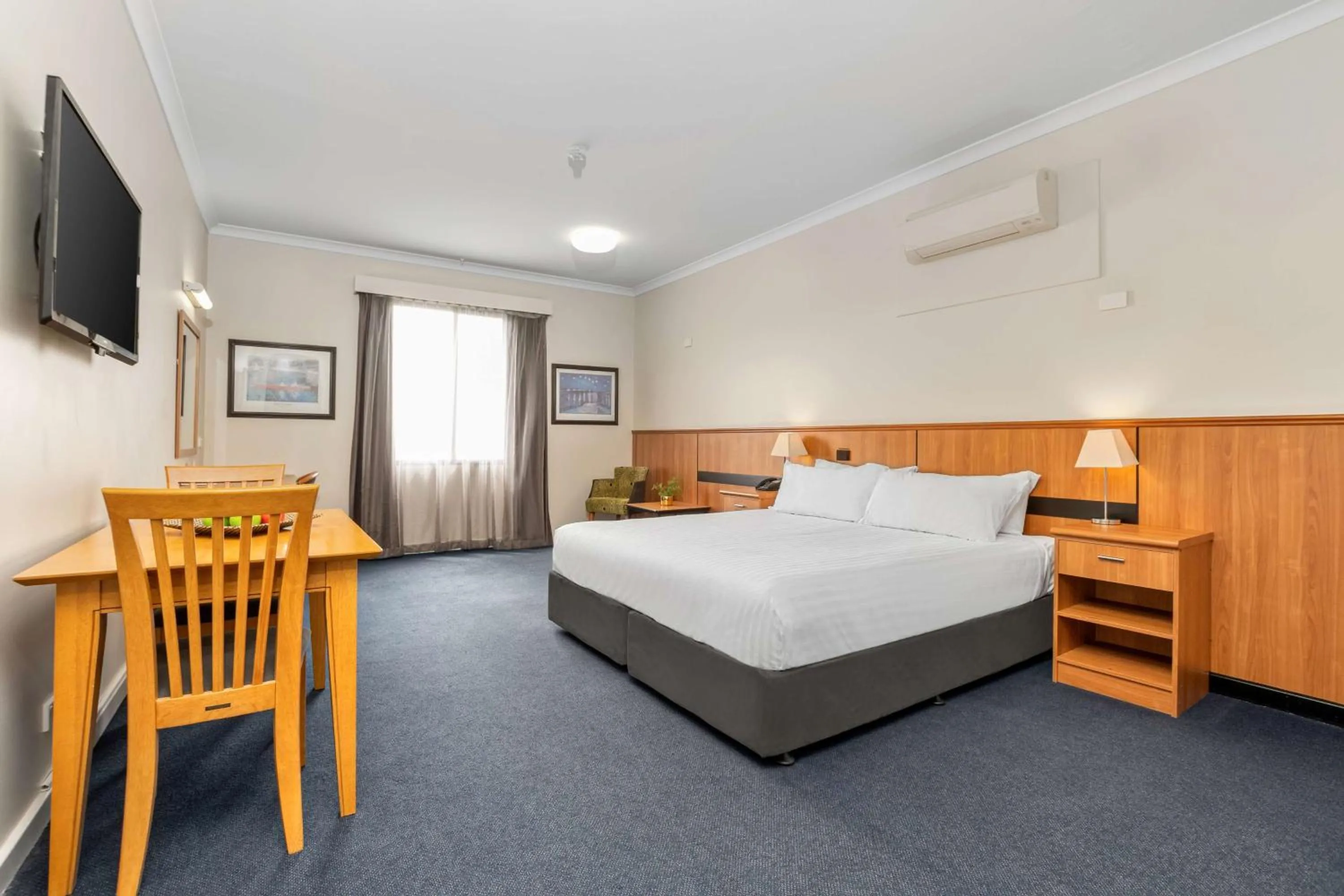 Superior King Room in Metro Hotel Perth City