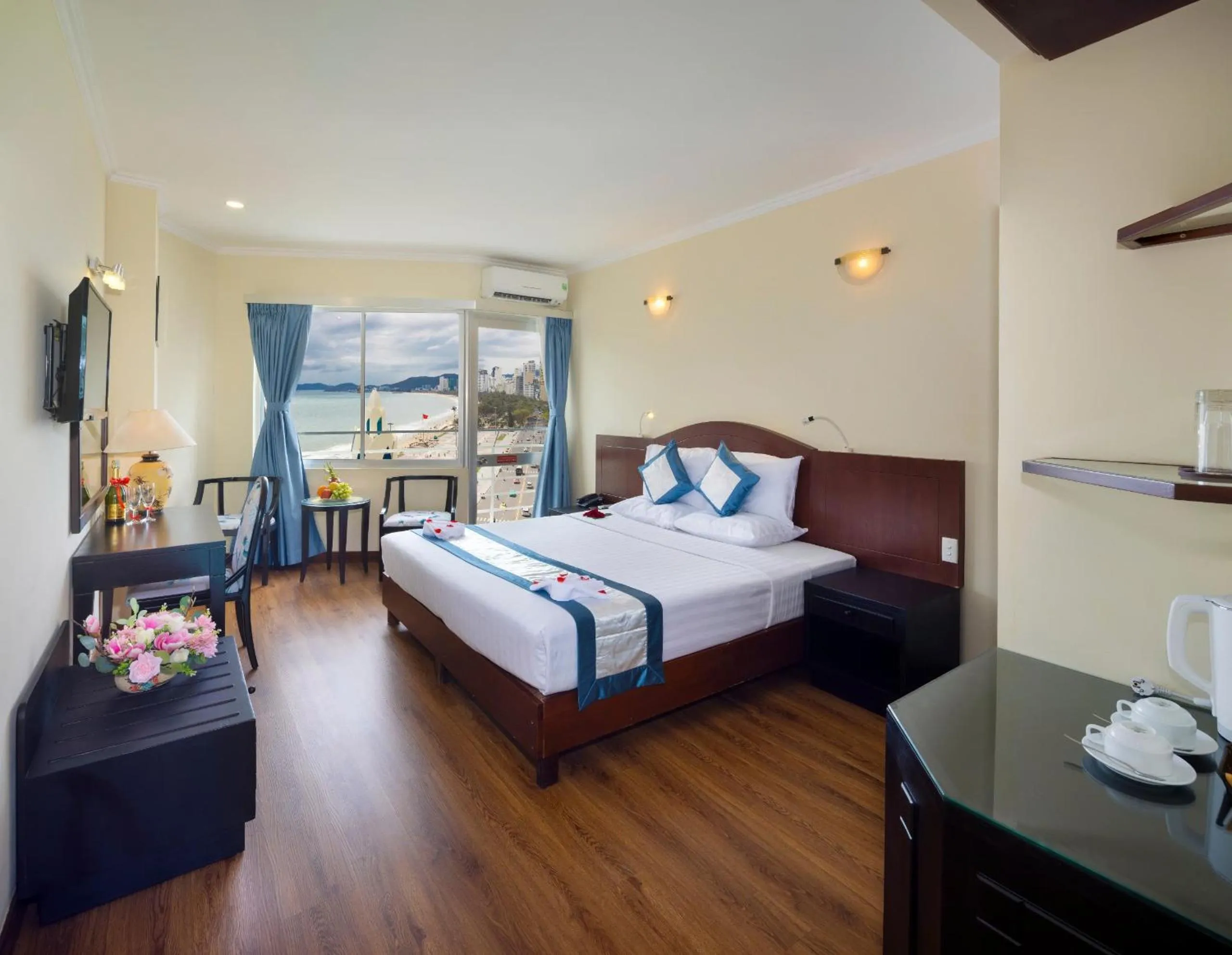 Deluxe Double Room with Sea View in Nha Trang Lodge Hotel