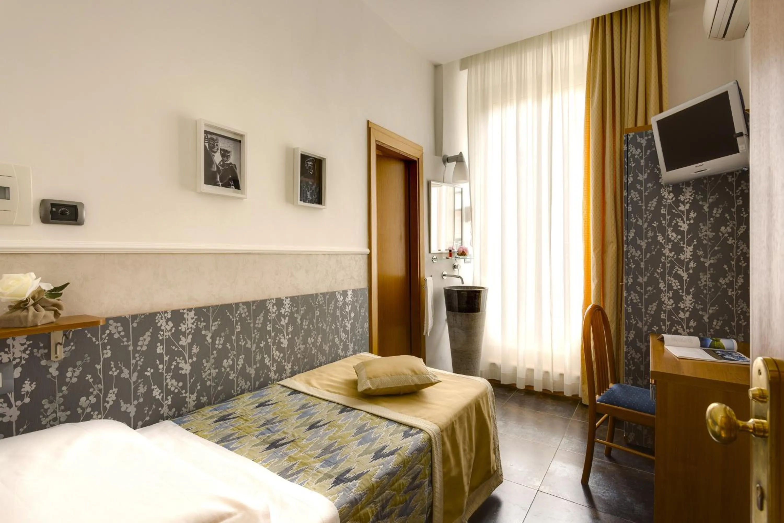 Single Room in Hotel Marcantonio