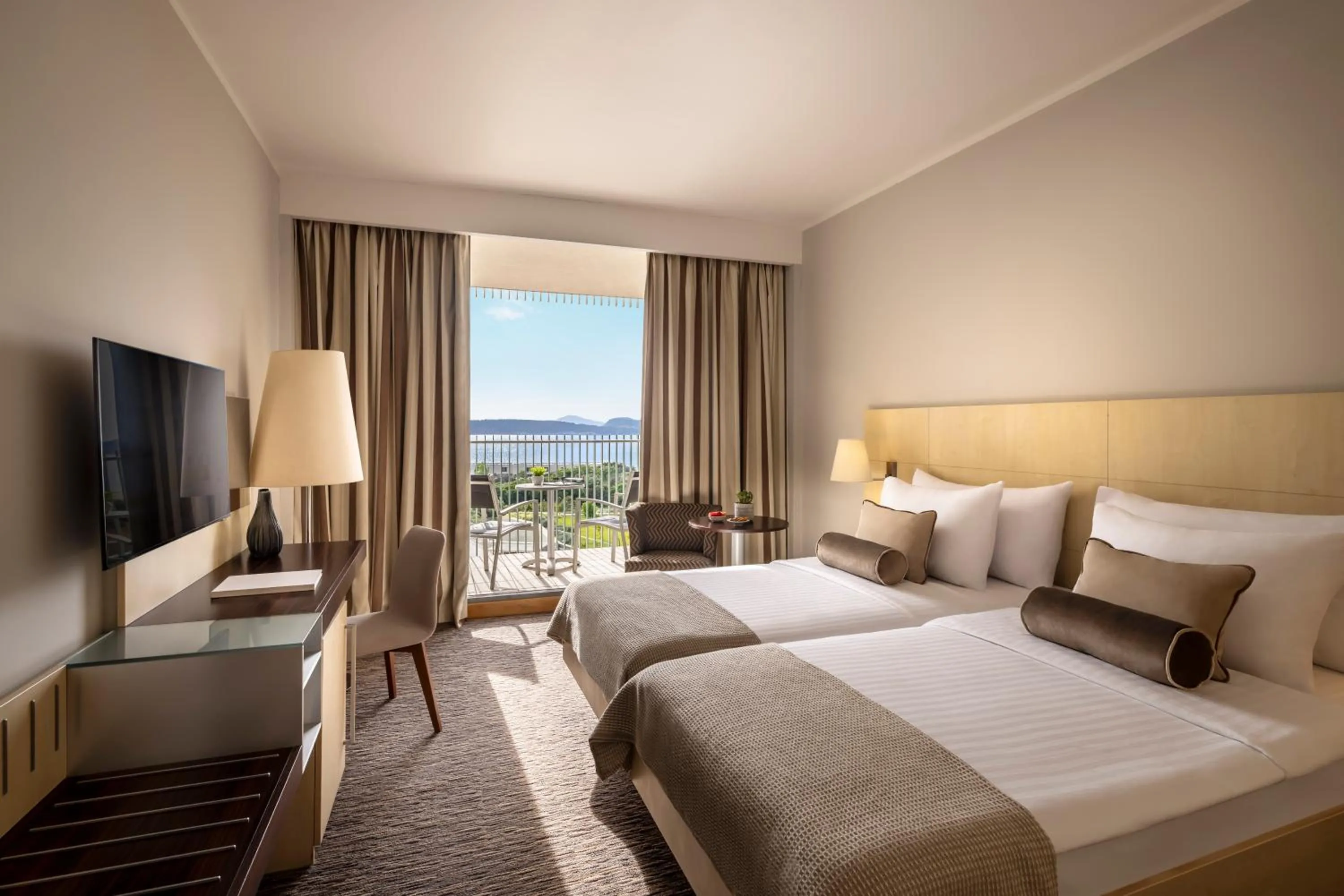 Room for 4+2 Seaside in Valamar Lacroma Hotel