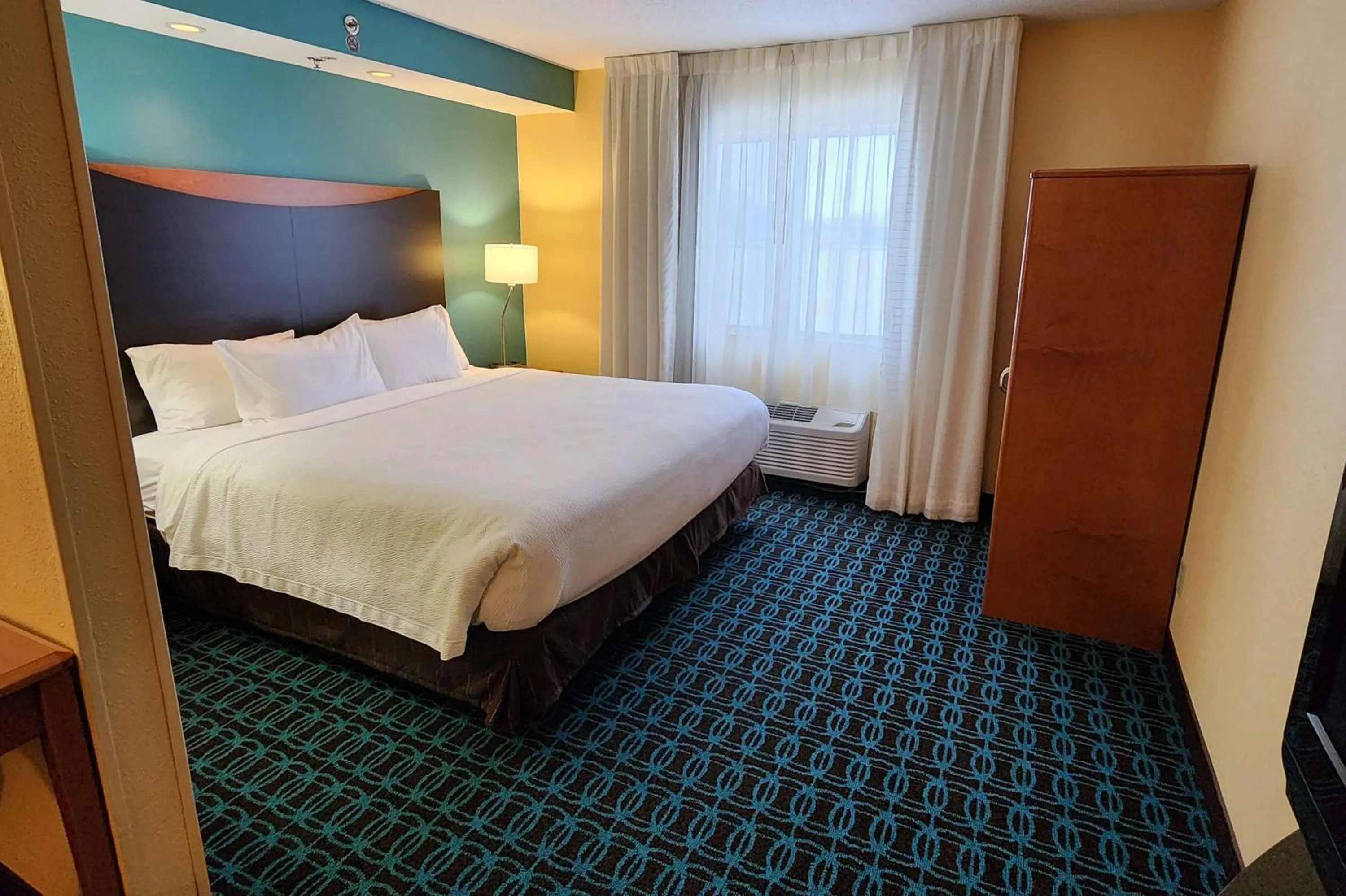 King Room with Roll-in Shower - Mobility Access/Non-Smoking in Fairfield Inn & Suites St. Cloud