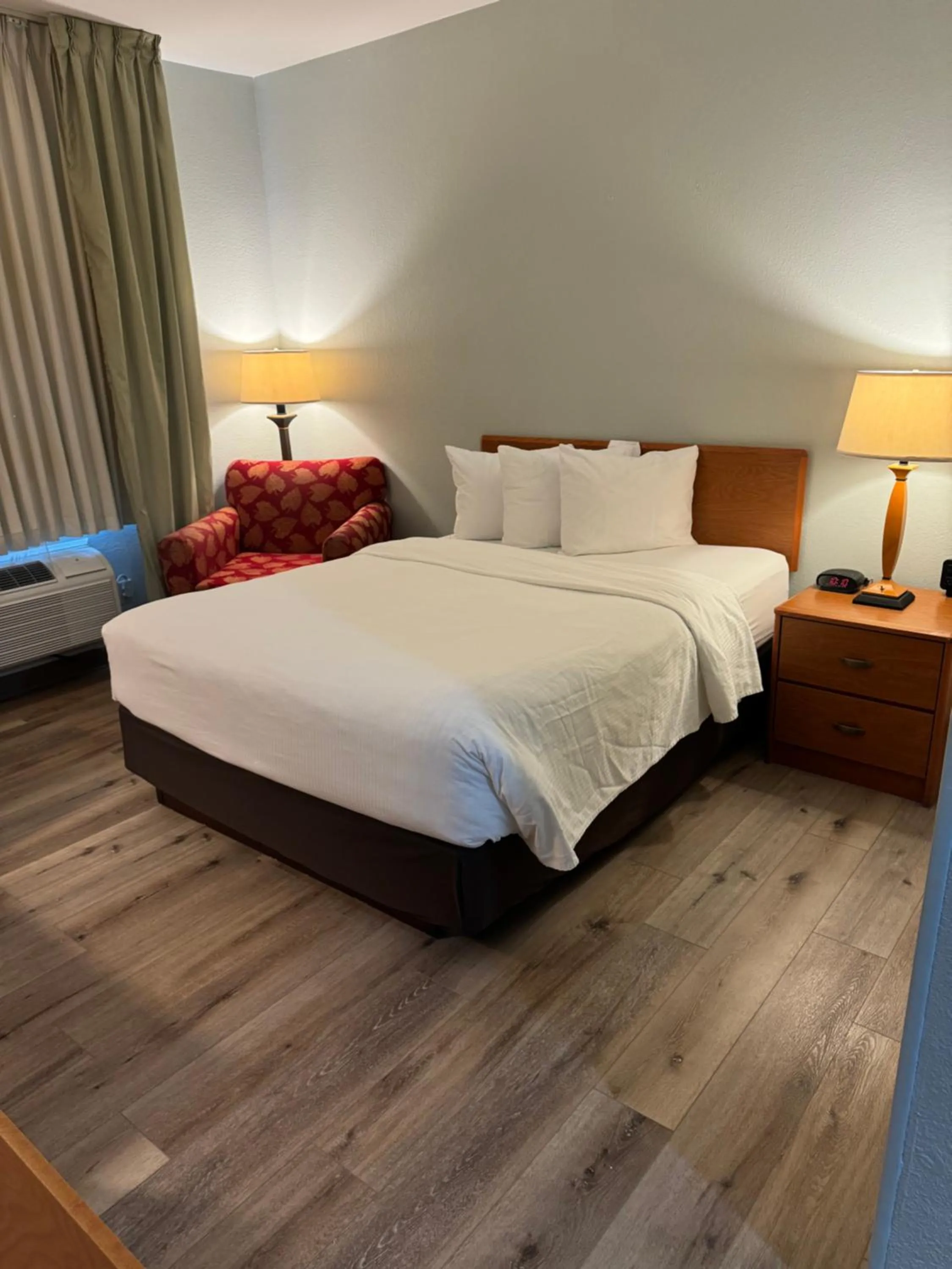Queen Room - Mobility Access/Non-Smoking in Wingate by Wyndham Sioux City