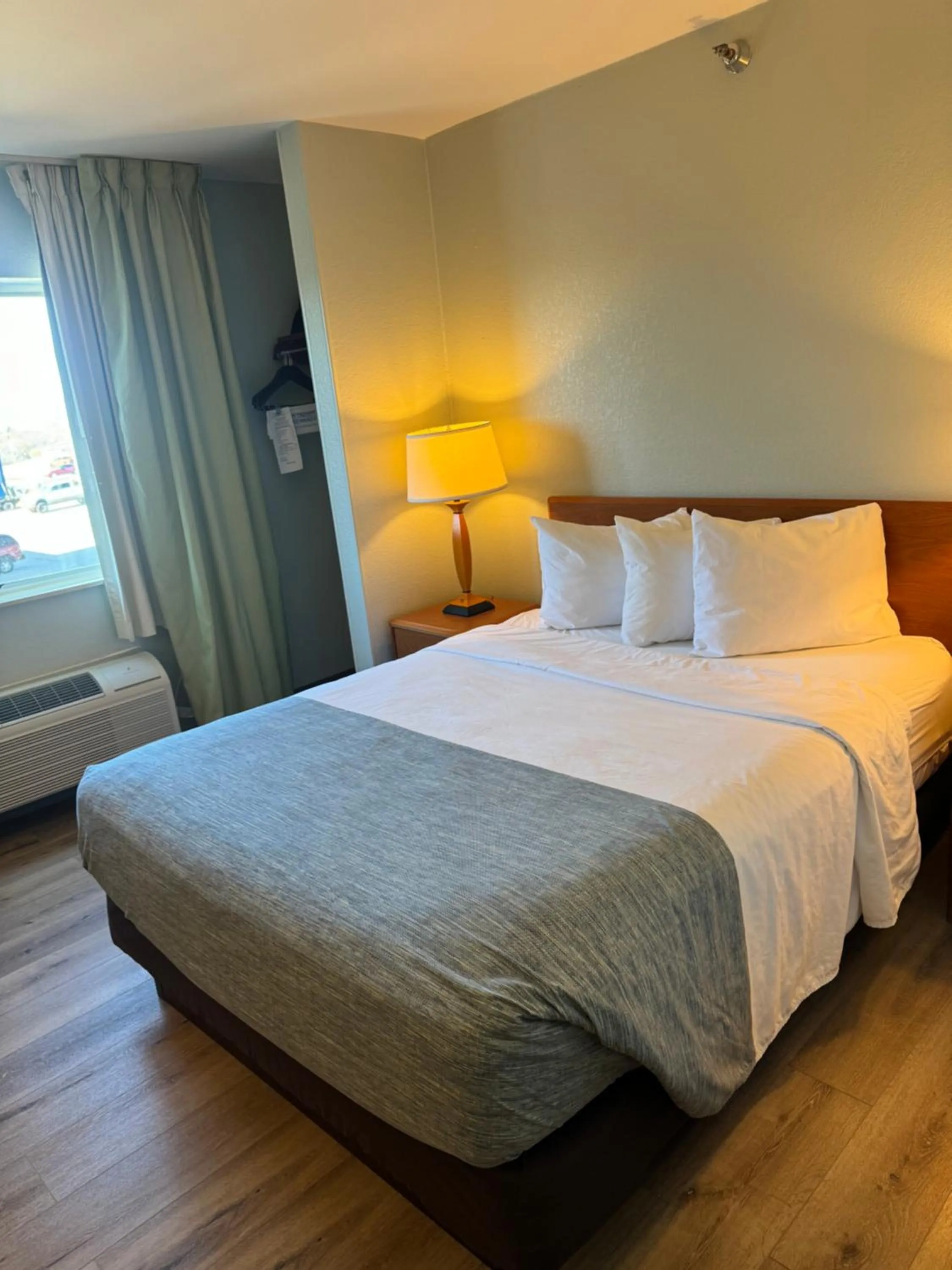 Queen Room - Non-Smoking in Wingate by Wyndham Sioux City