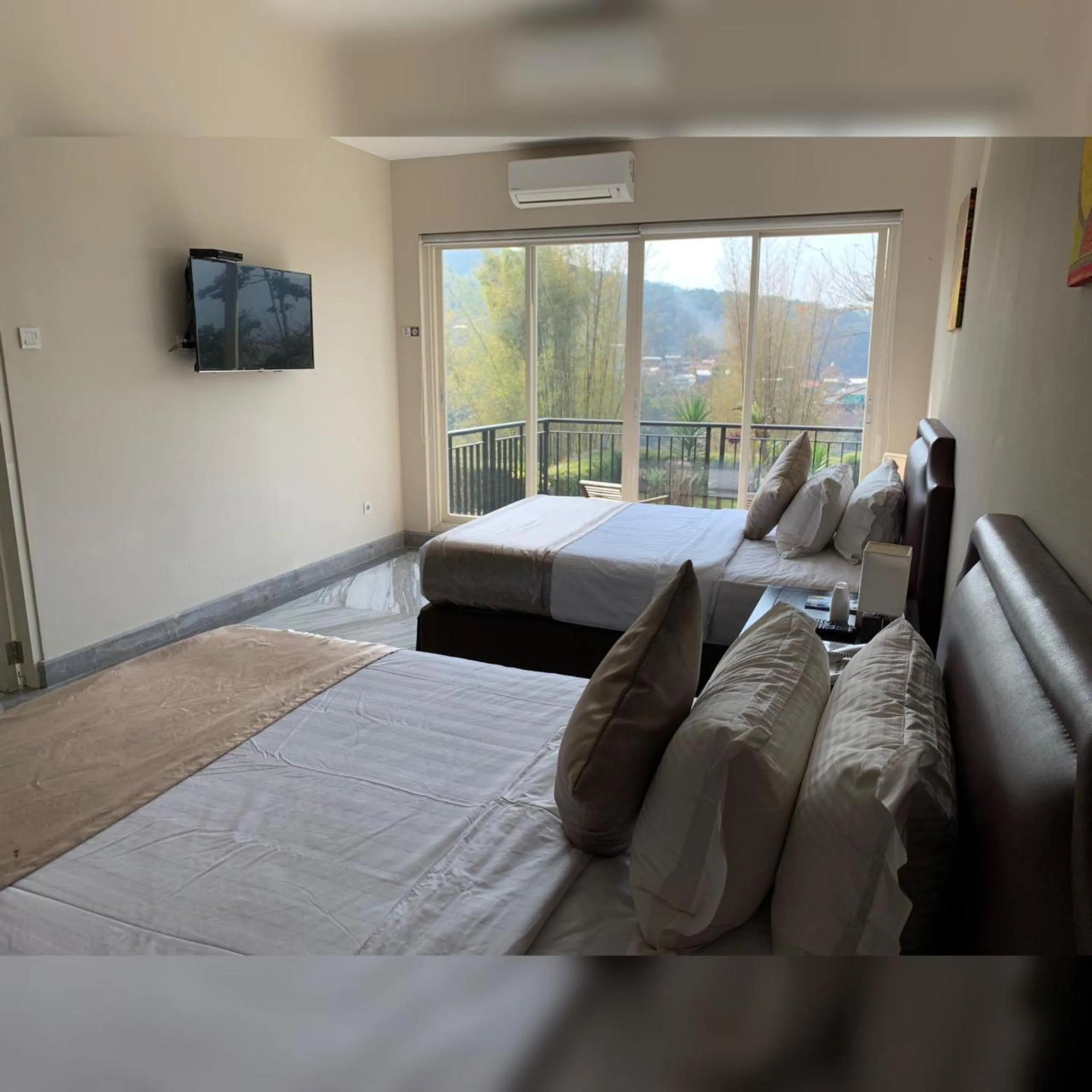 Standard Double Room with Balcony in Arainn Bed & Breakfast Tretes Prigen by ecommerceloka