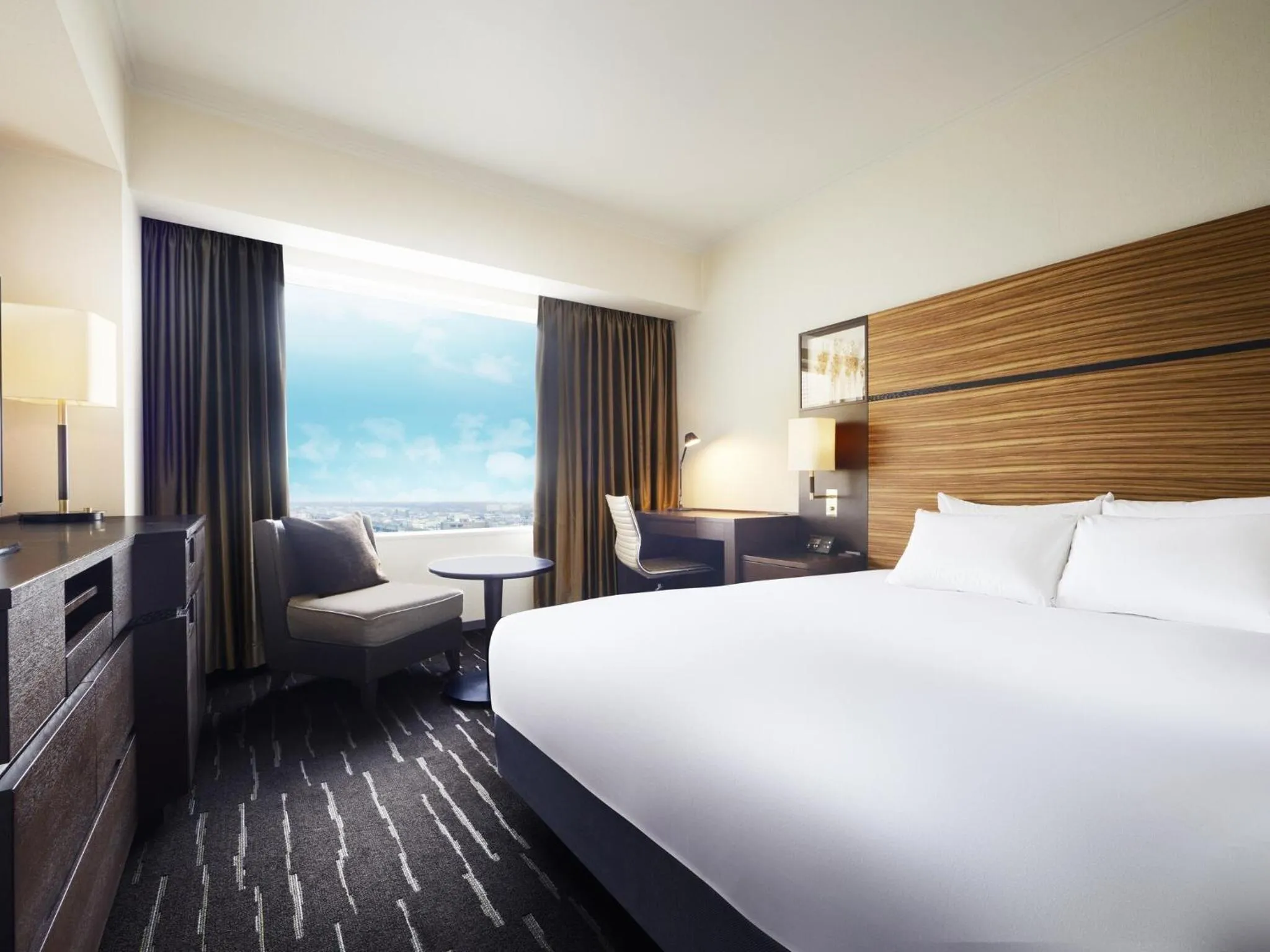 Standard Queen Room - single occupancy - High Floor in ANA Crowne Plaza Chitose by IHG