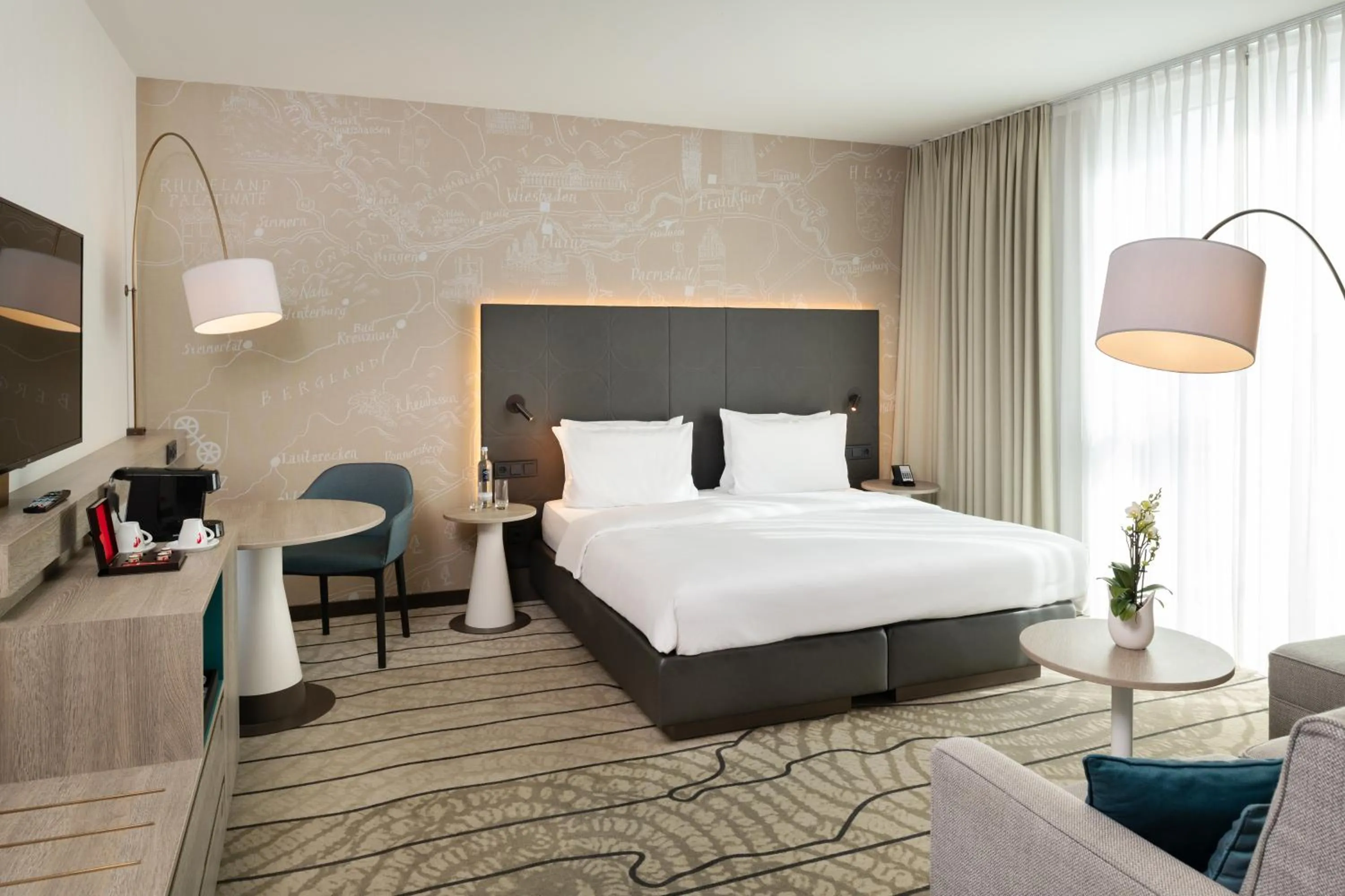 Premium King Room with Sofa Bed in Hyatt Place Frankfurt Airport
