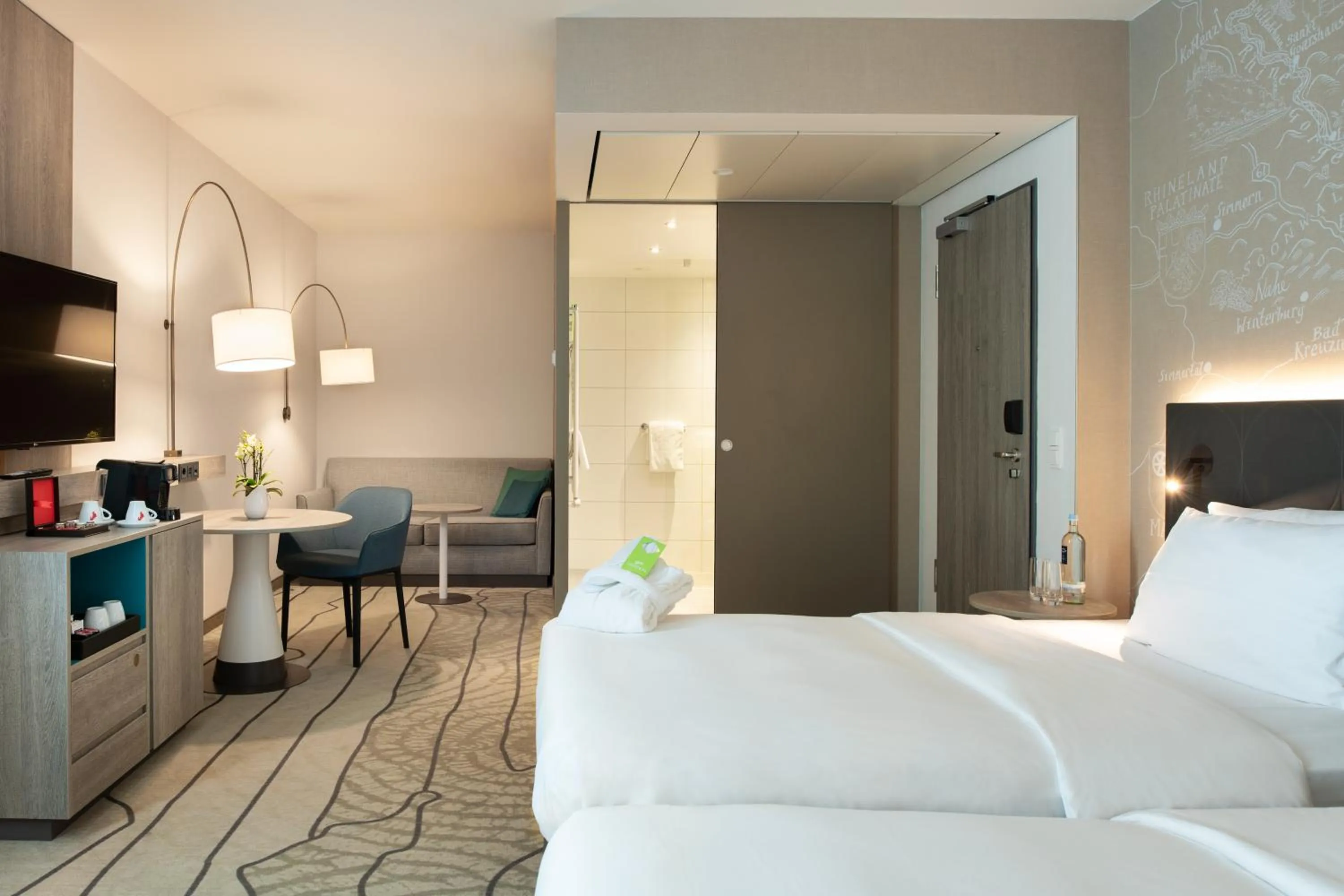 Premium Twin Room with Sofa Bed in Hyatt Place Frankfurt Airport