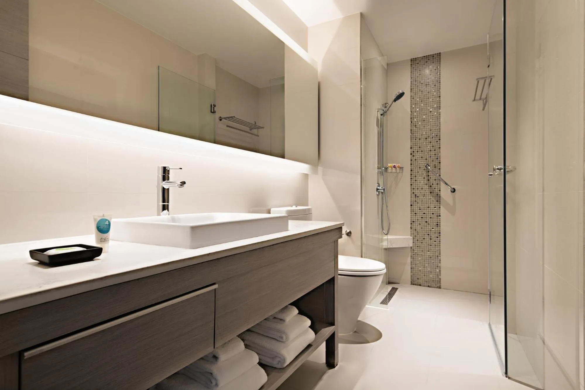 Standard King Room with Sofa Bed in Hyatt Place Bangkok Sukhumvit 24