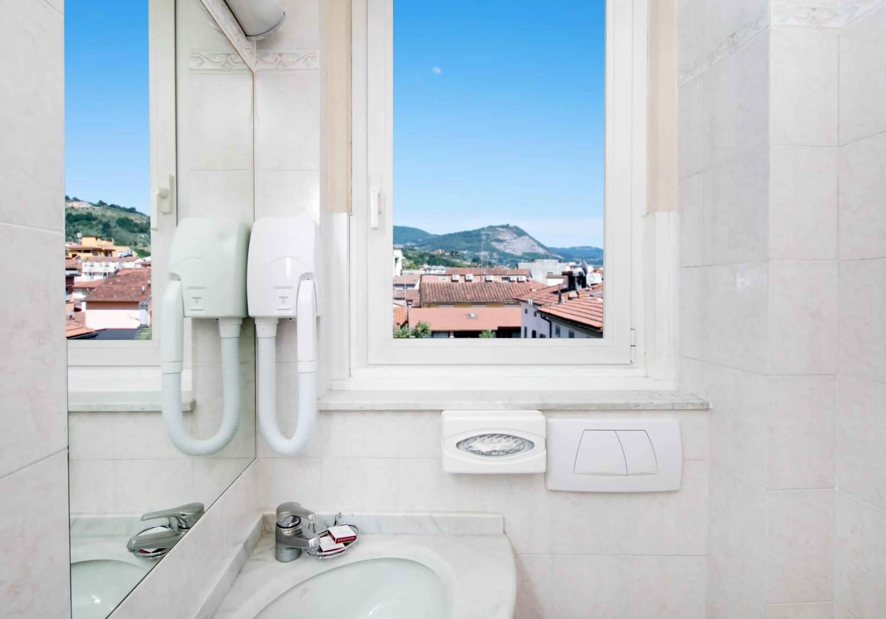 Classic Triple Room in Hotel Ercolini & Savi