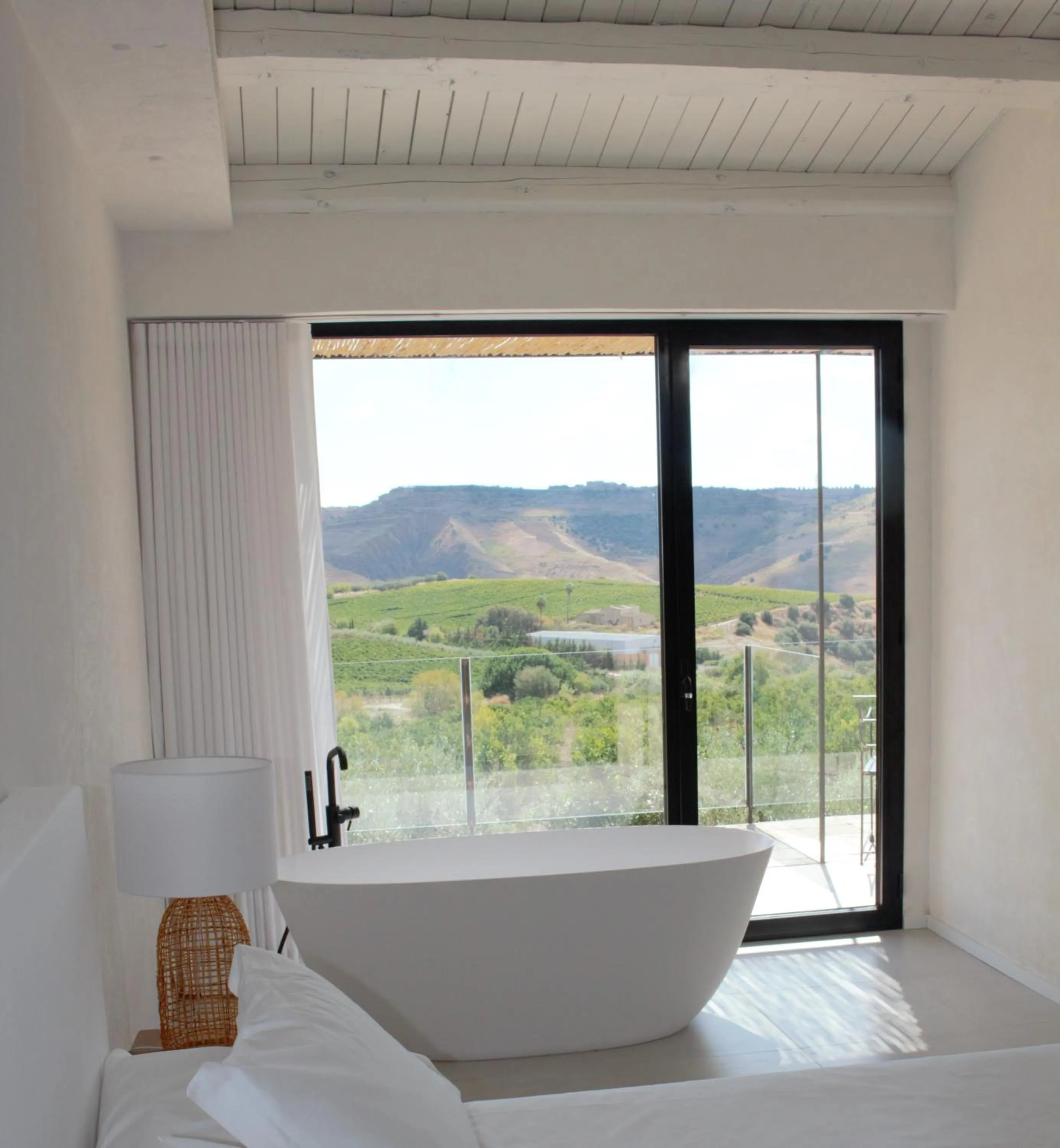 King Room with Garden View in Colle San Mauro