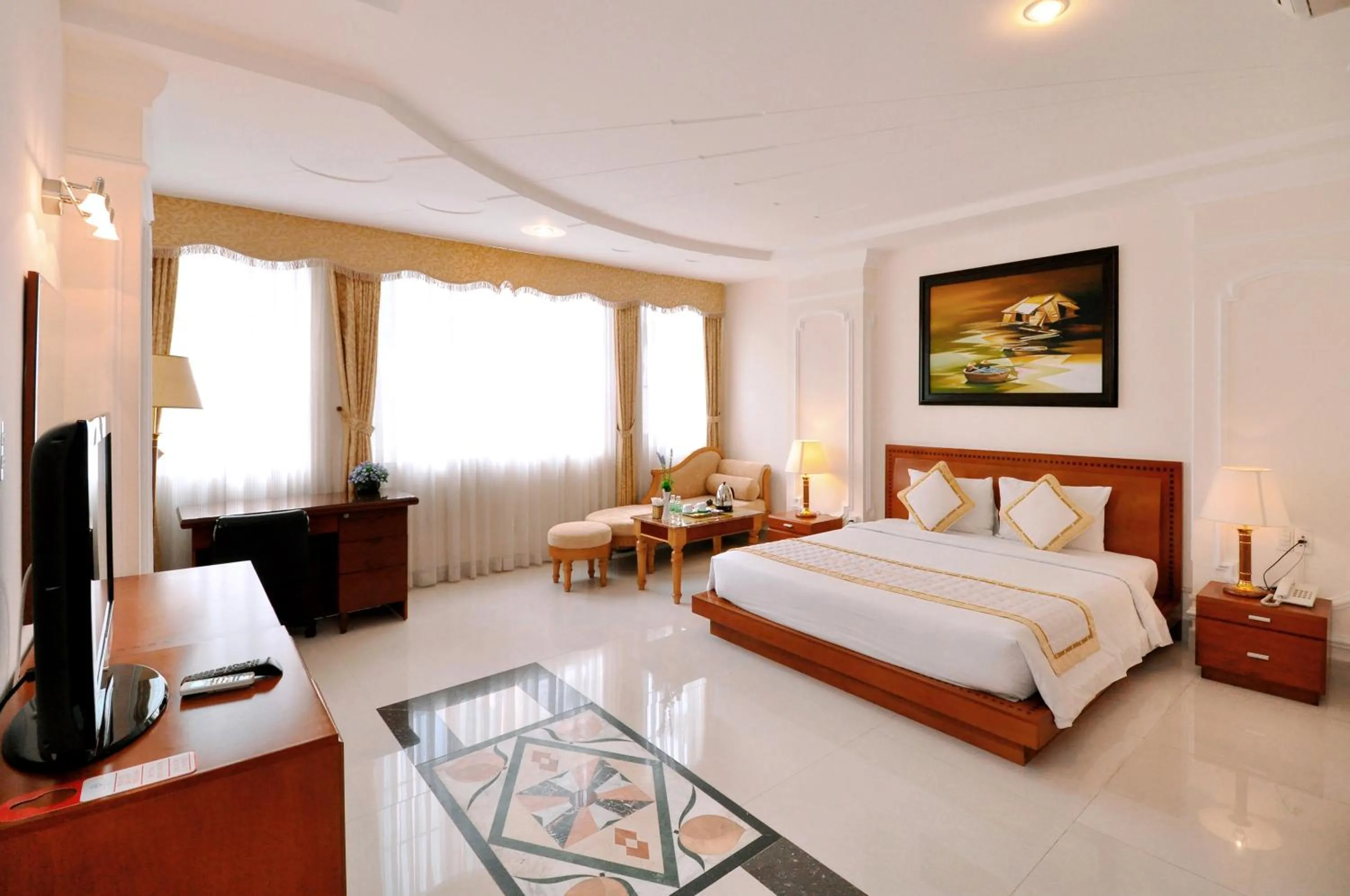 One-Bedroom Suite in Tan Hoang Long Hotel