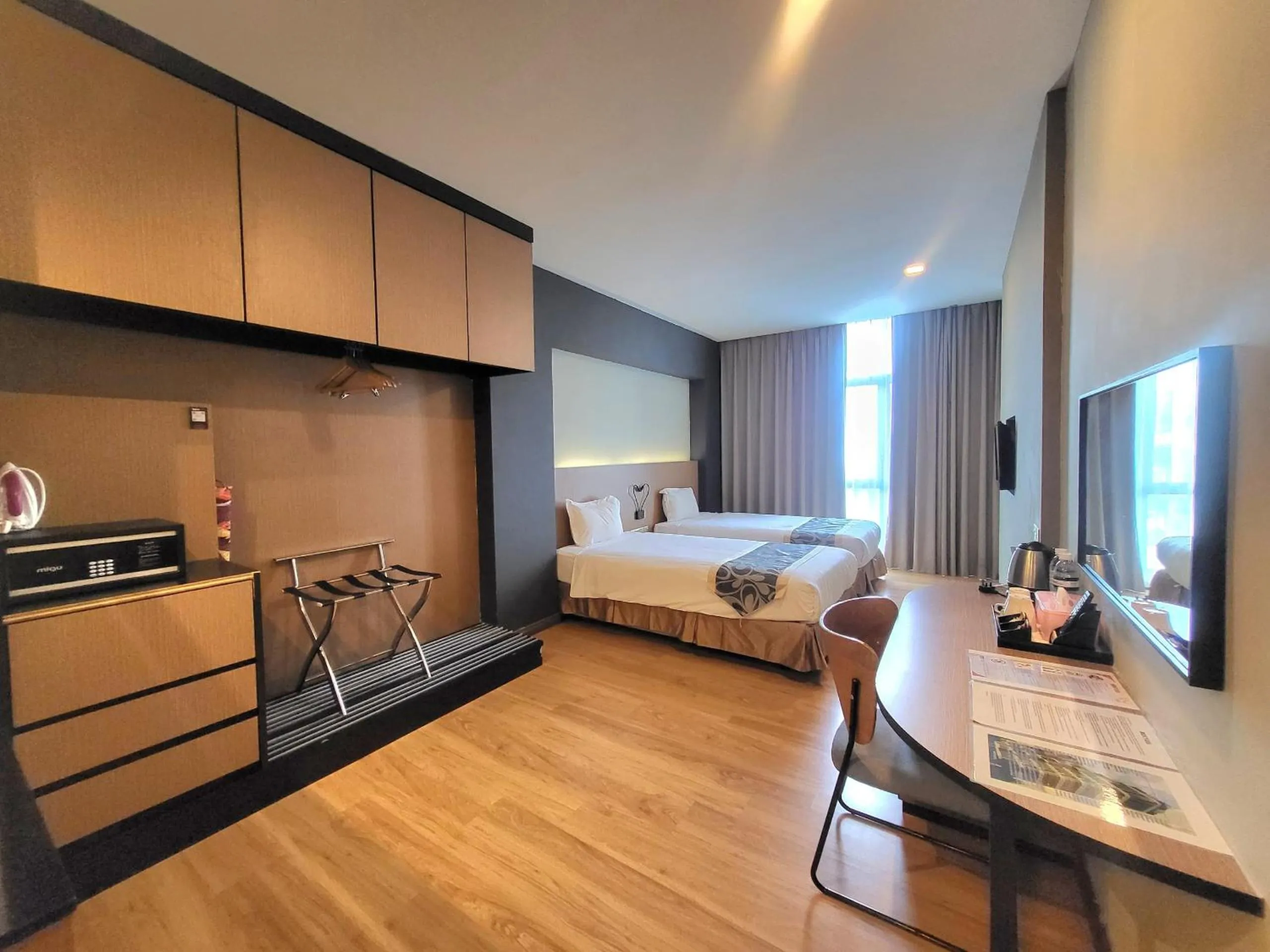 Superior Twin Room in Roxy Hotel & Apartments
