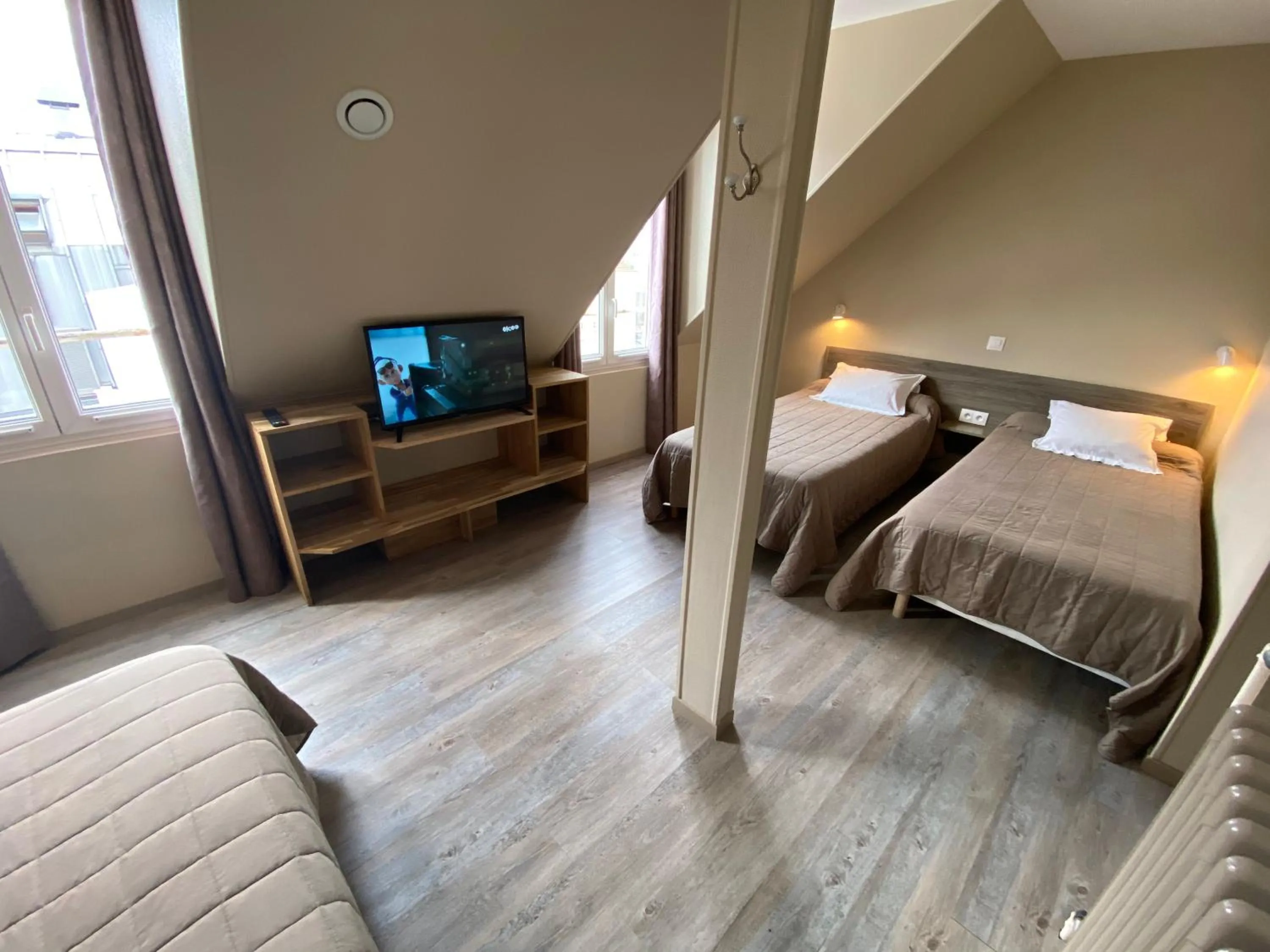 Quadruple Room in Angleterre Hotel