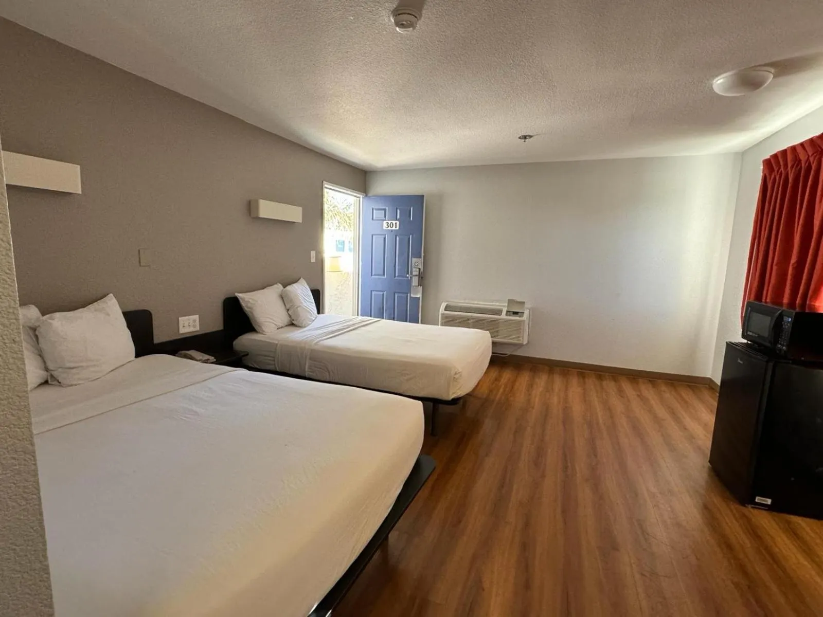Quadruple Room - single occupancy in Motel 6-Ventura, CA - South