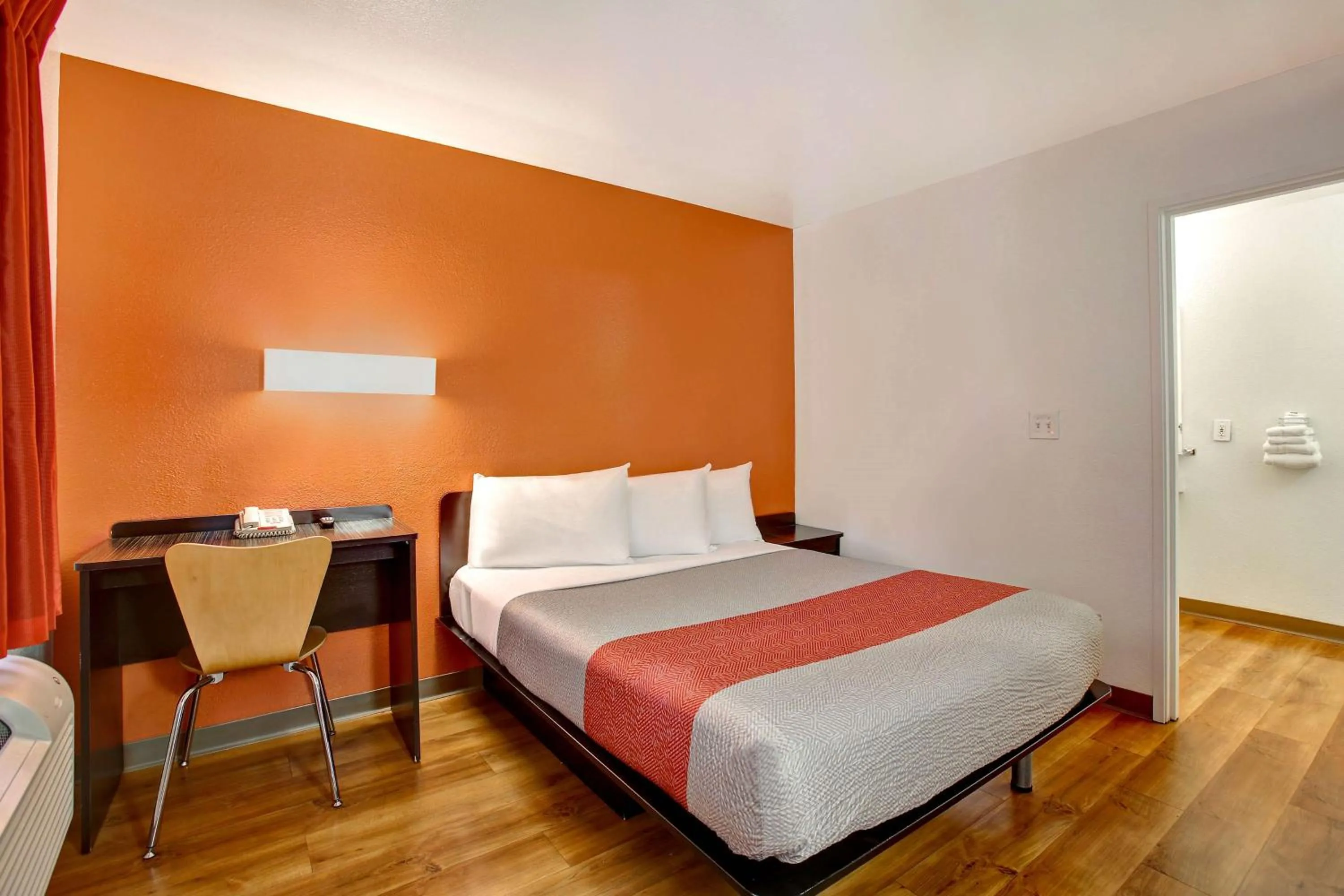 Queen Room - Disability Access in Motel 6-Sunnyvale, CA - North