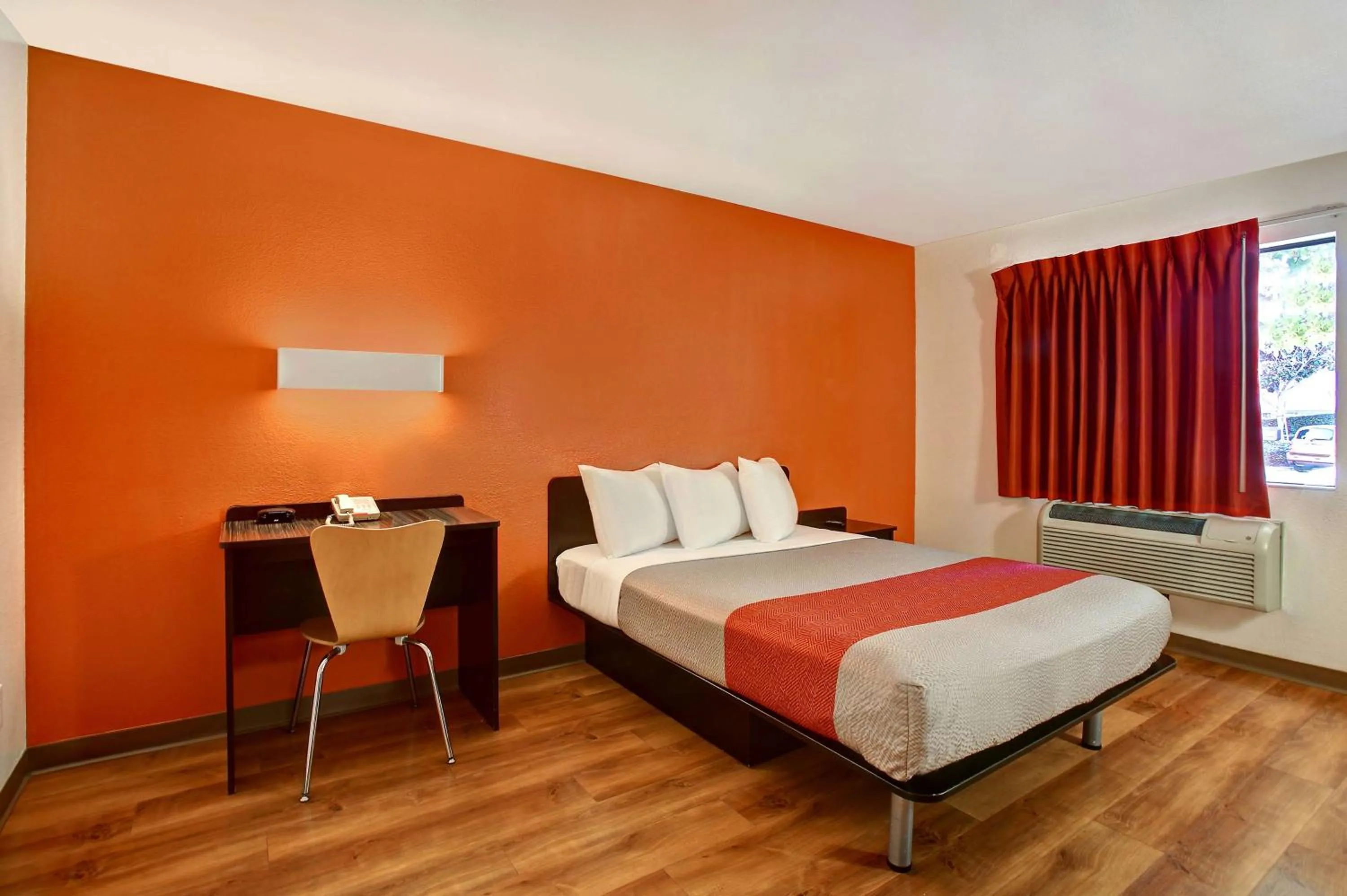 Superior Queen Room in Motel 6-Sunnyvale, CA - North