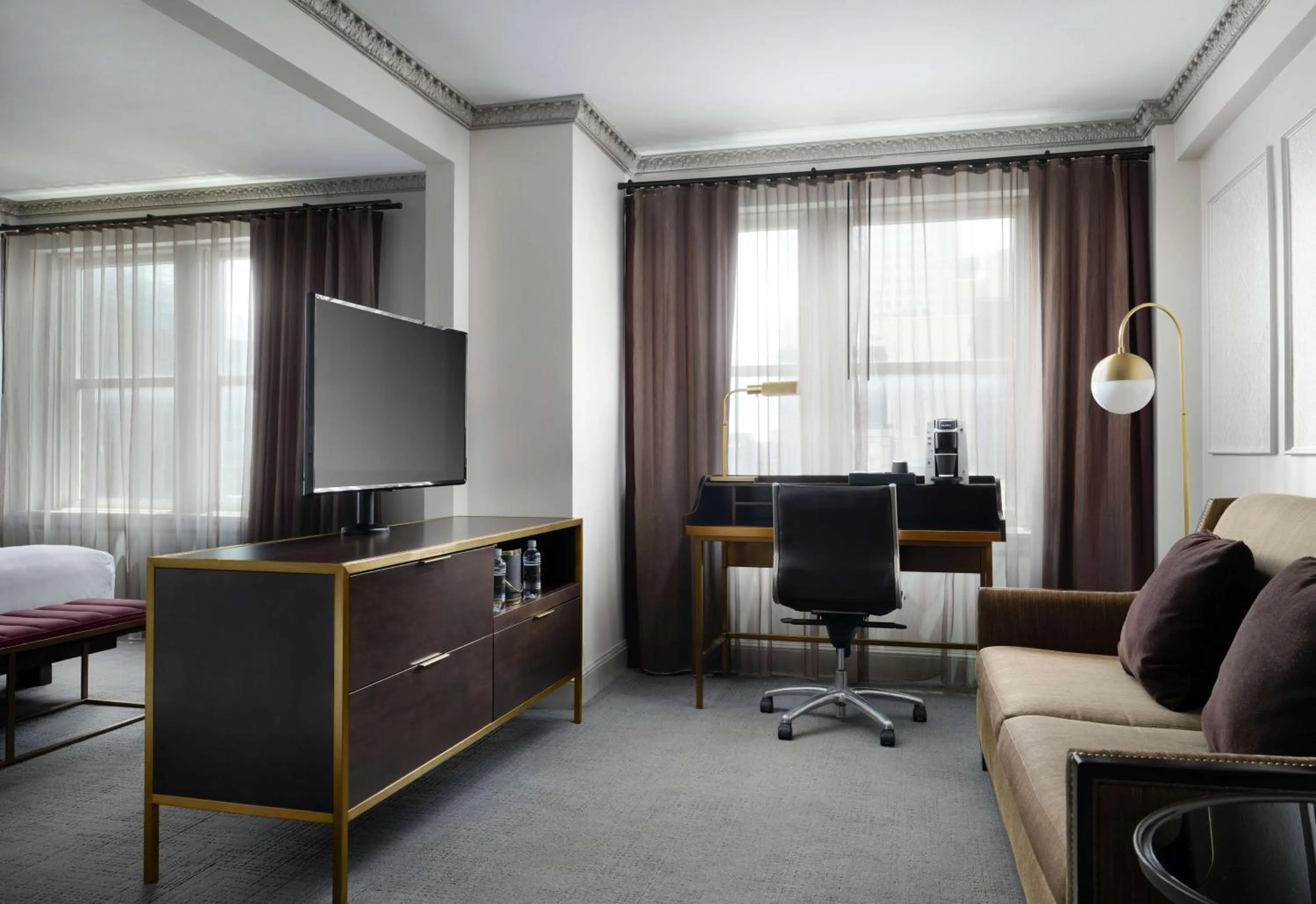 Deluxe King Room in Hotel Phillips Kansas City, Curio Collection By Hilton