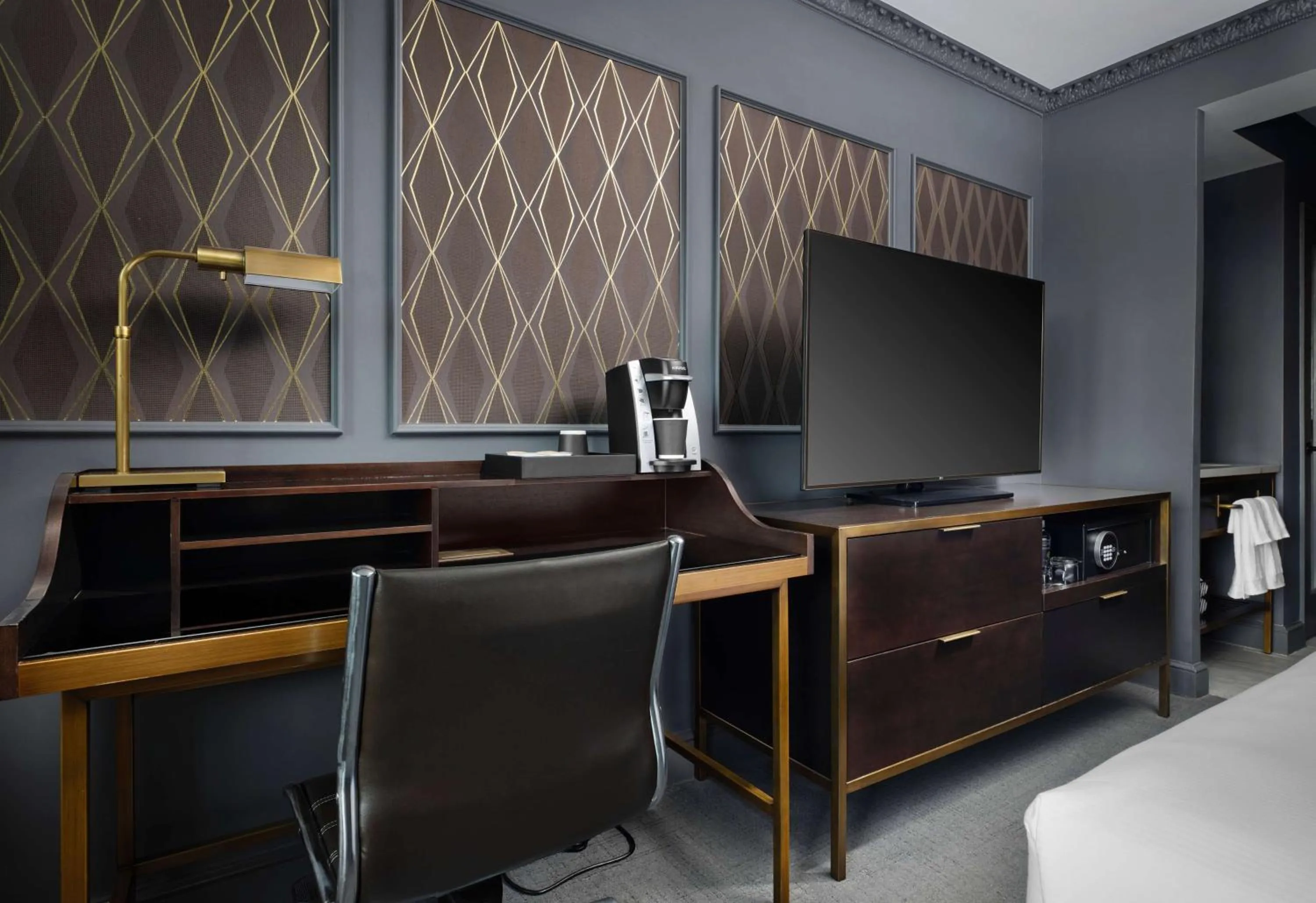 Small Queen Room in Hotel Phillips Kansas City, Curio Collection By Hilton