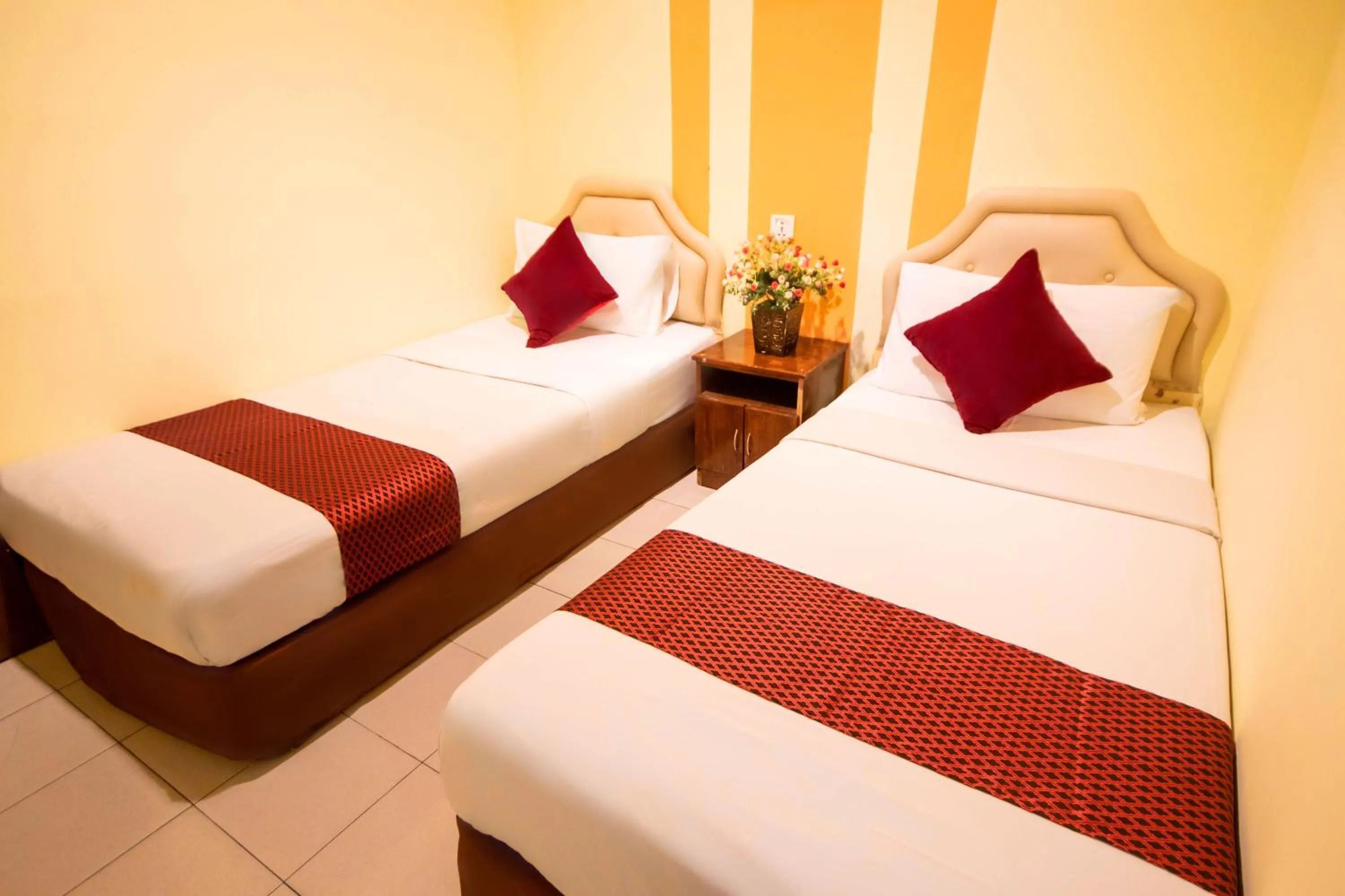 Superior Twin Room No Window in Sun Inns Hotel Lagoon near Sunway Lagoon Theme Park