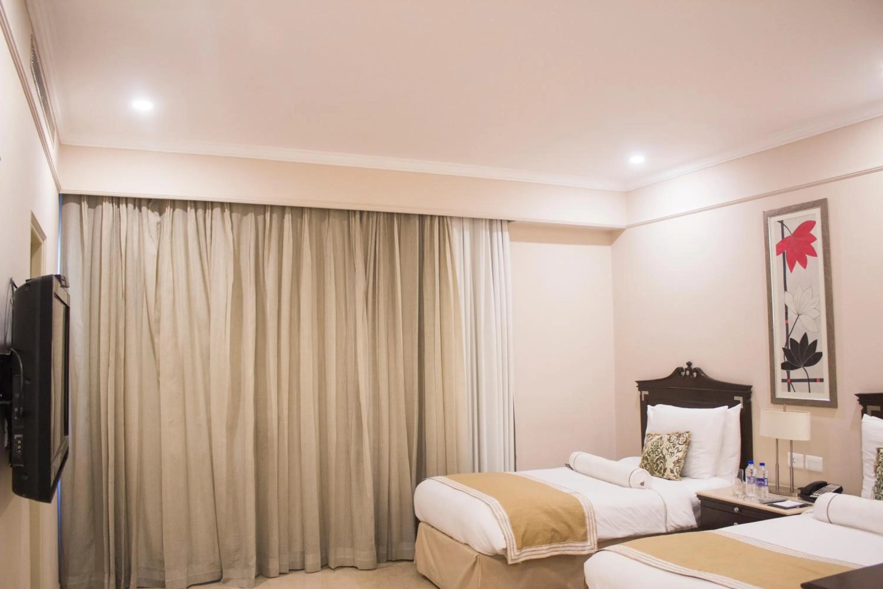 Superior Twin Bed Room in The Claridges New Delhi