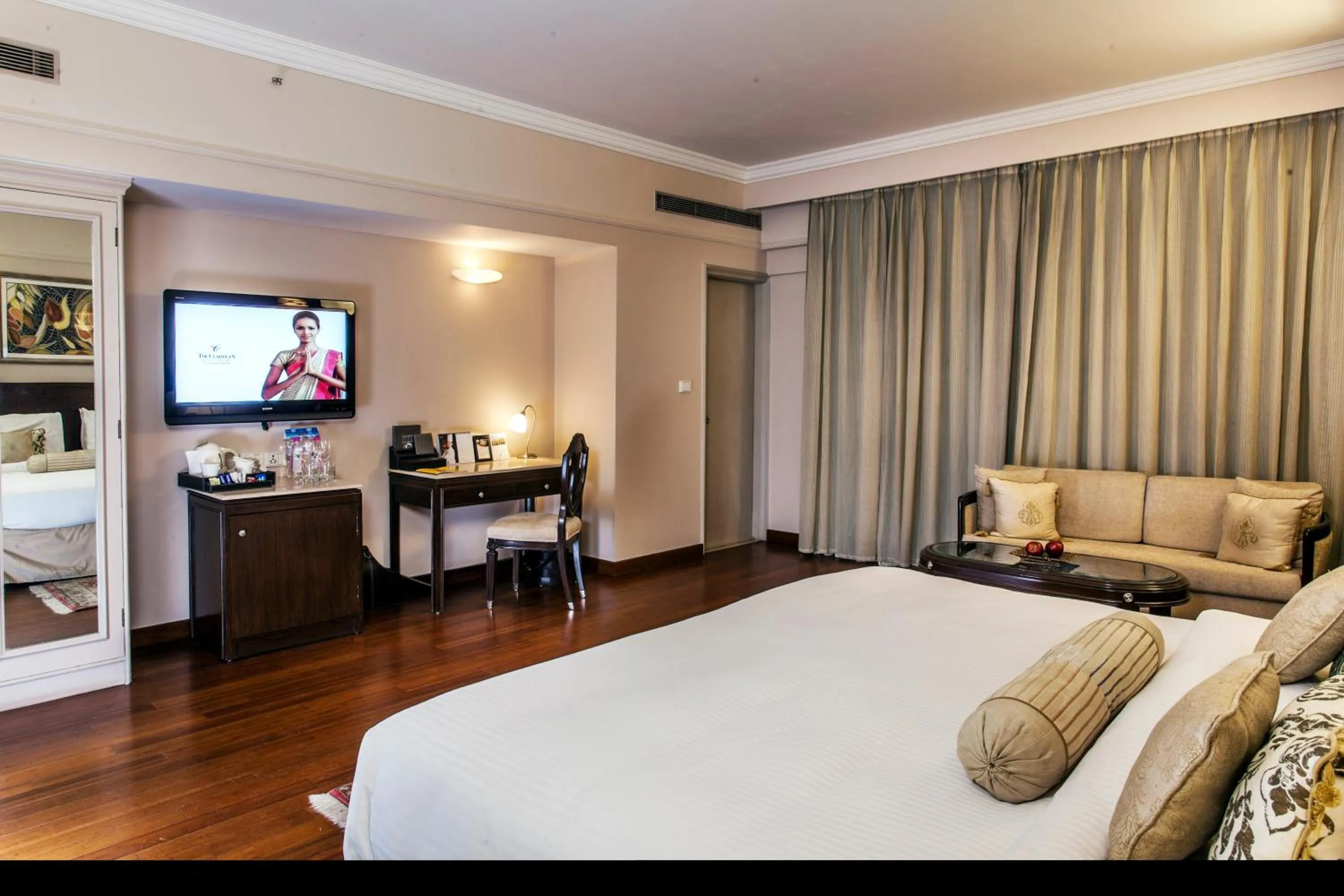Luxury Twin Bed Room with Balcony in The Claridges New Delhi