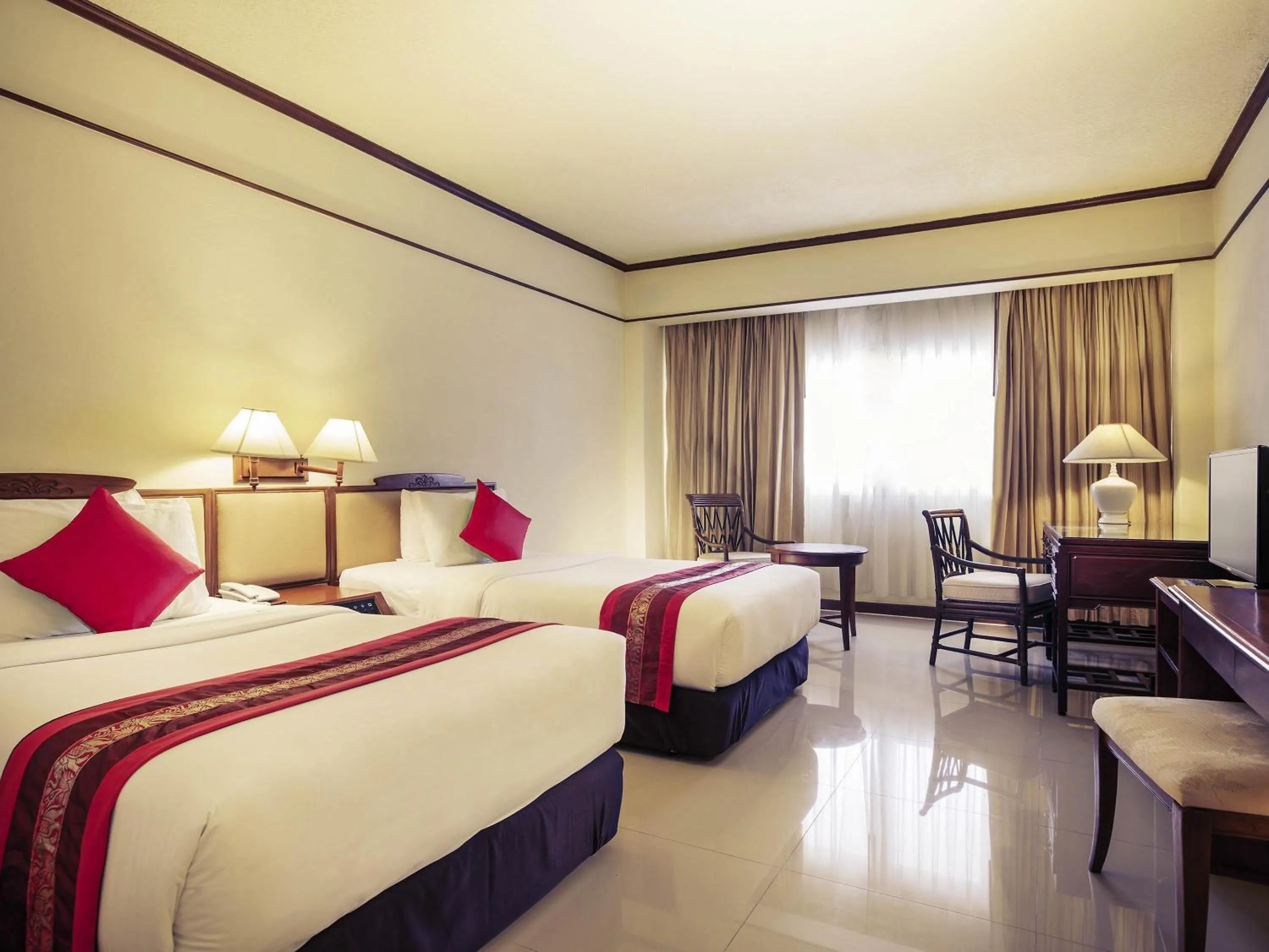 Deluxe Twin Room in Mercure Chiang Mai