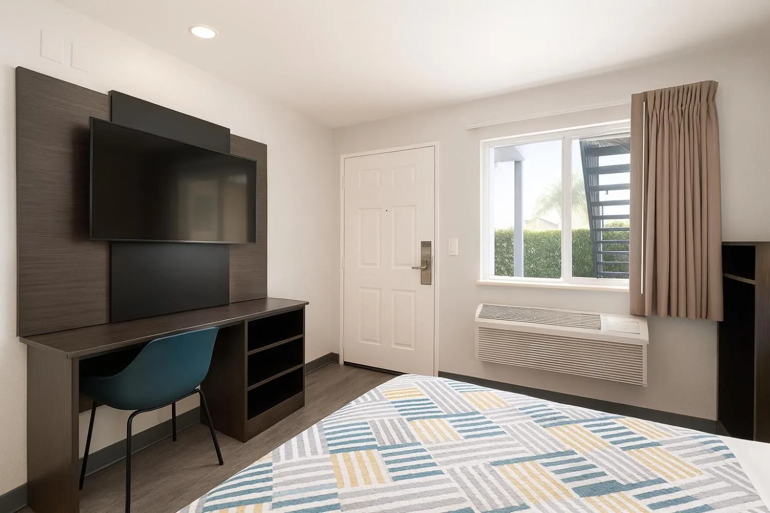 Quadruple Room - Disability Access in Motel 6-Westminster, CA - North