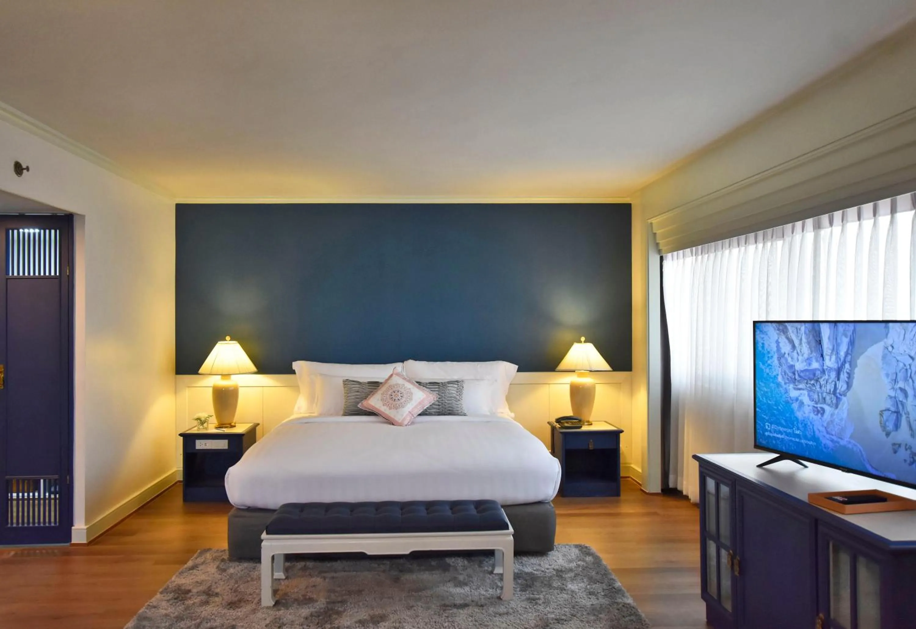 Grand Jacuzzi Suite Balcony in Grand China Bangkok