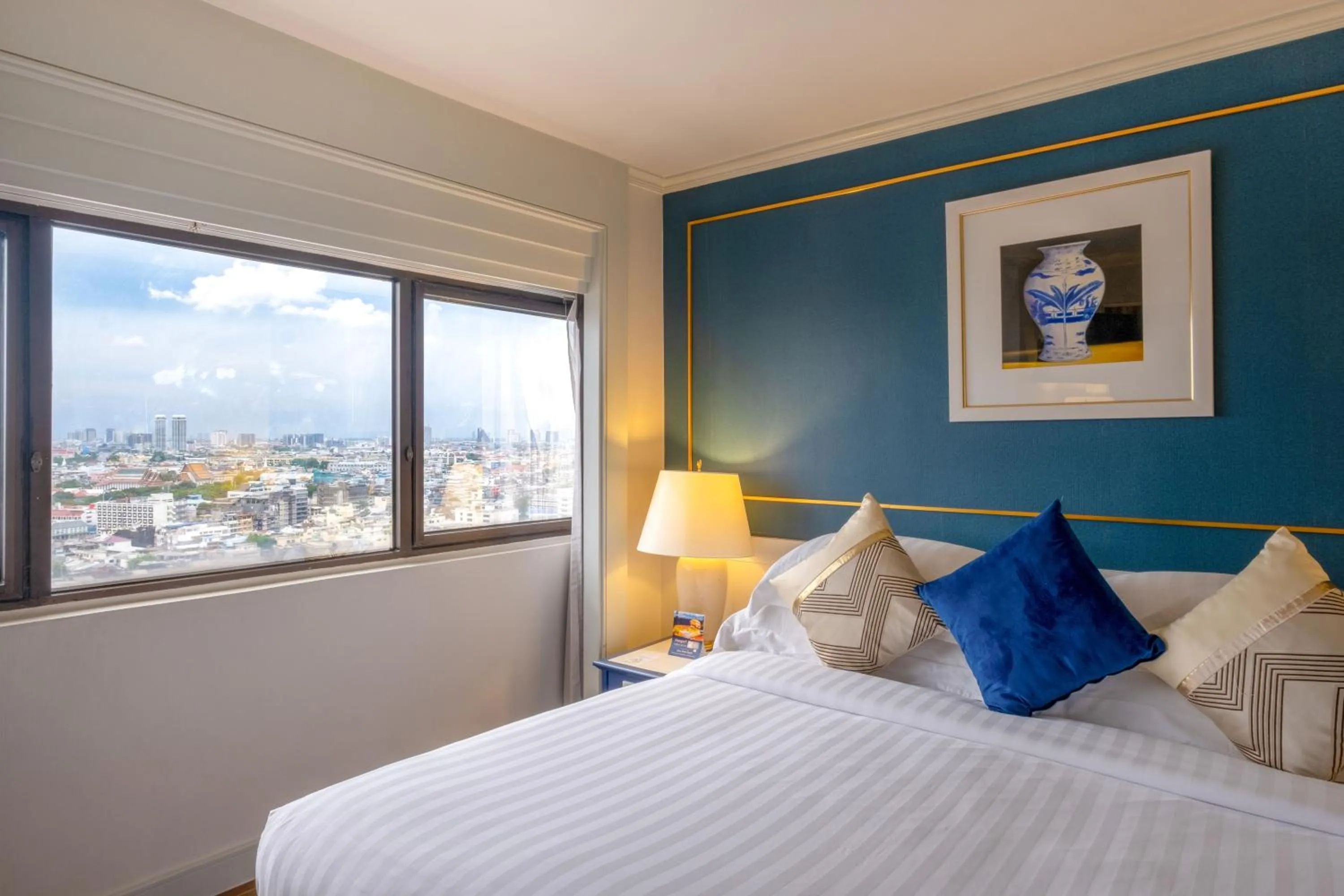 Jacuzzi Suite Balcony in Grand China Bangkok