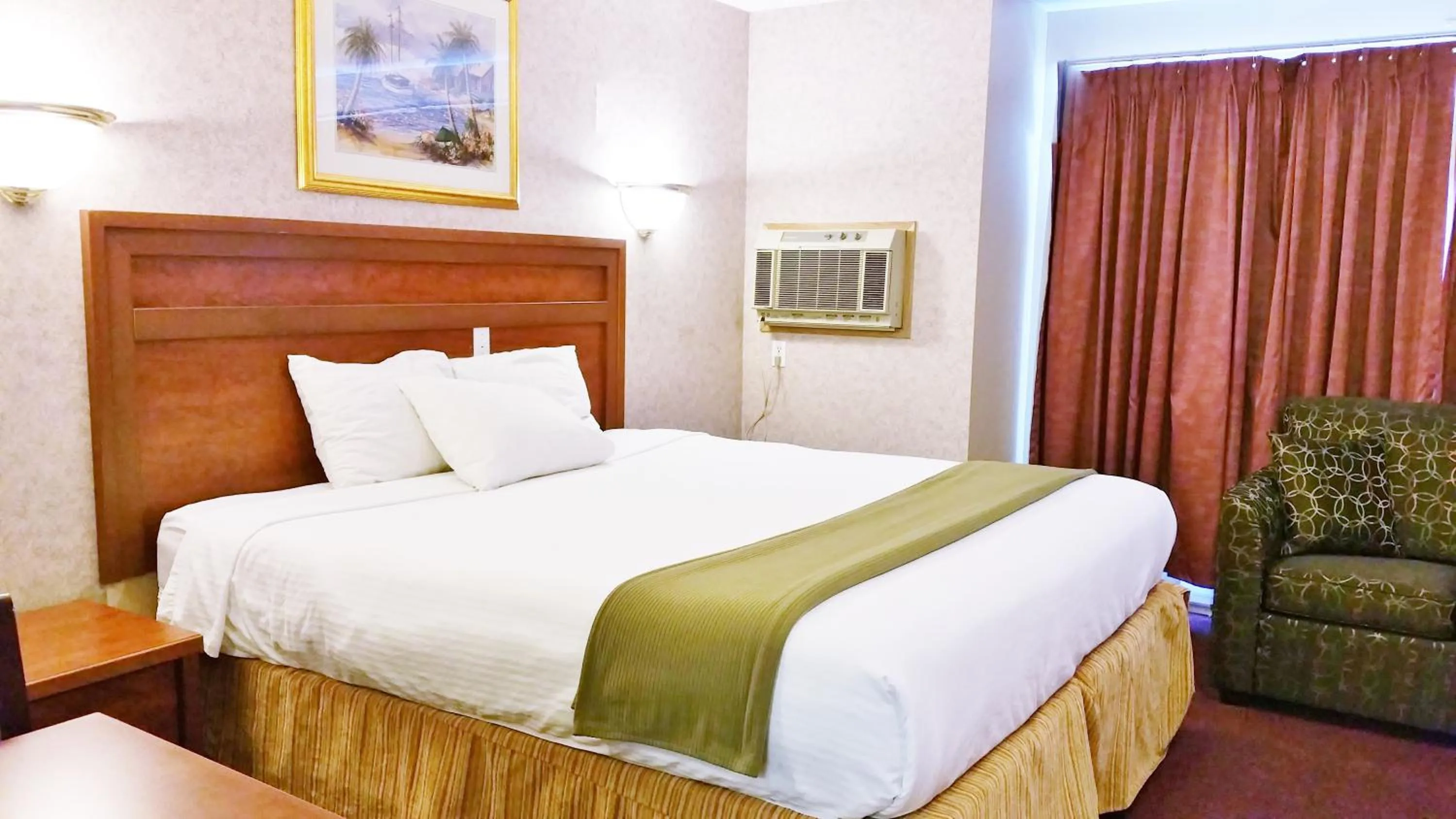 Queen Room in Alpine Motel